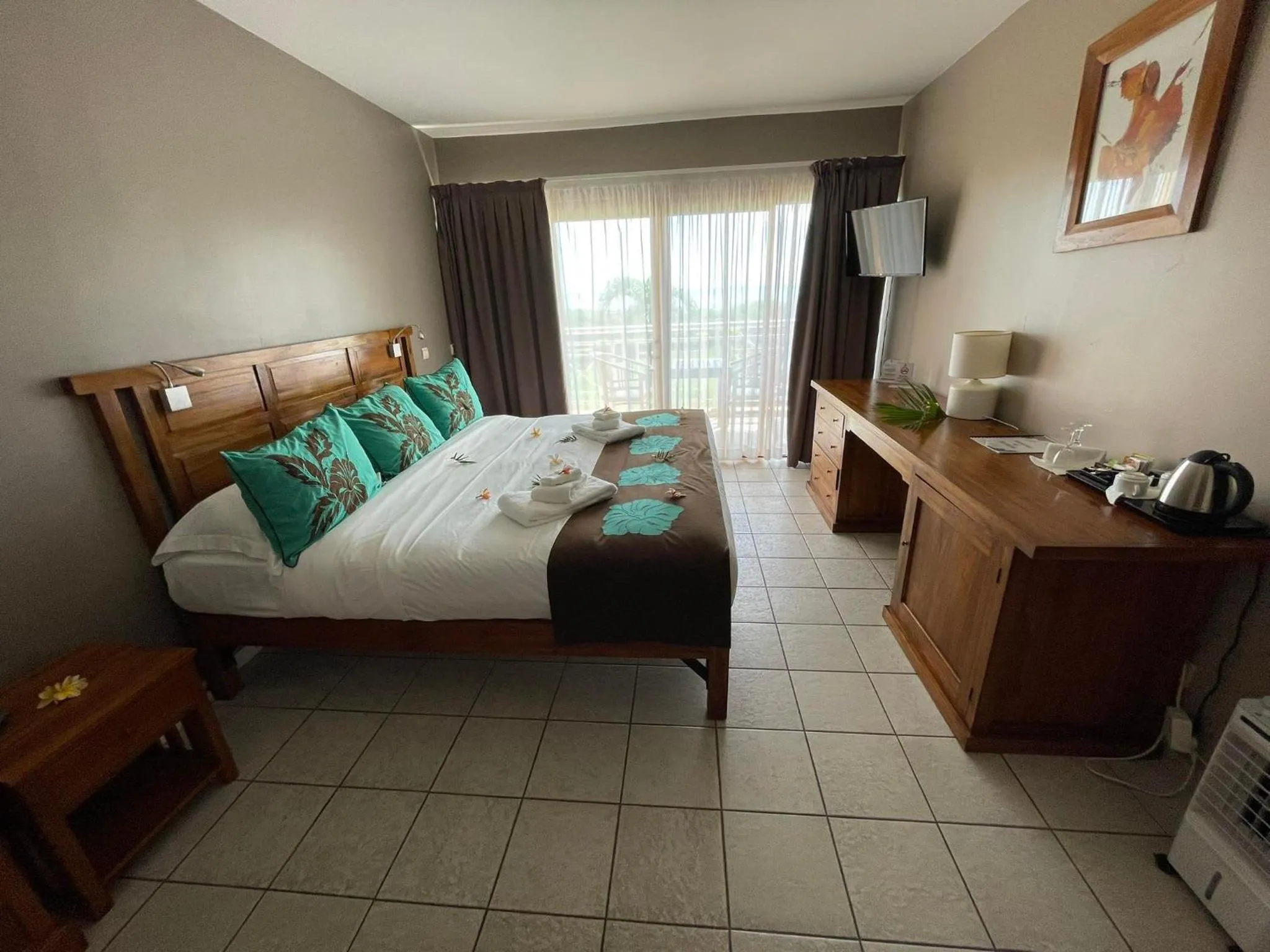 Bedroom, Bed in Tiki Hôtel - Hôtel d'application du Lycée de Tahiti