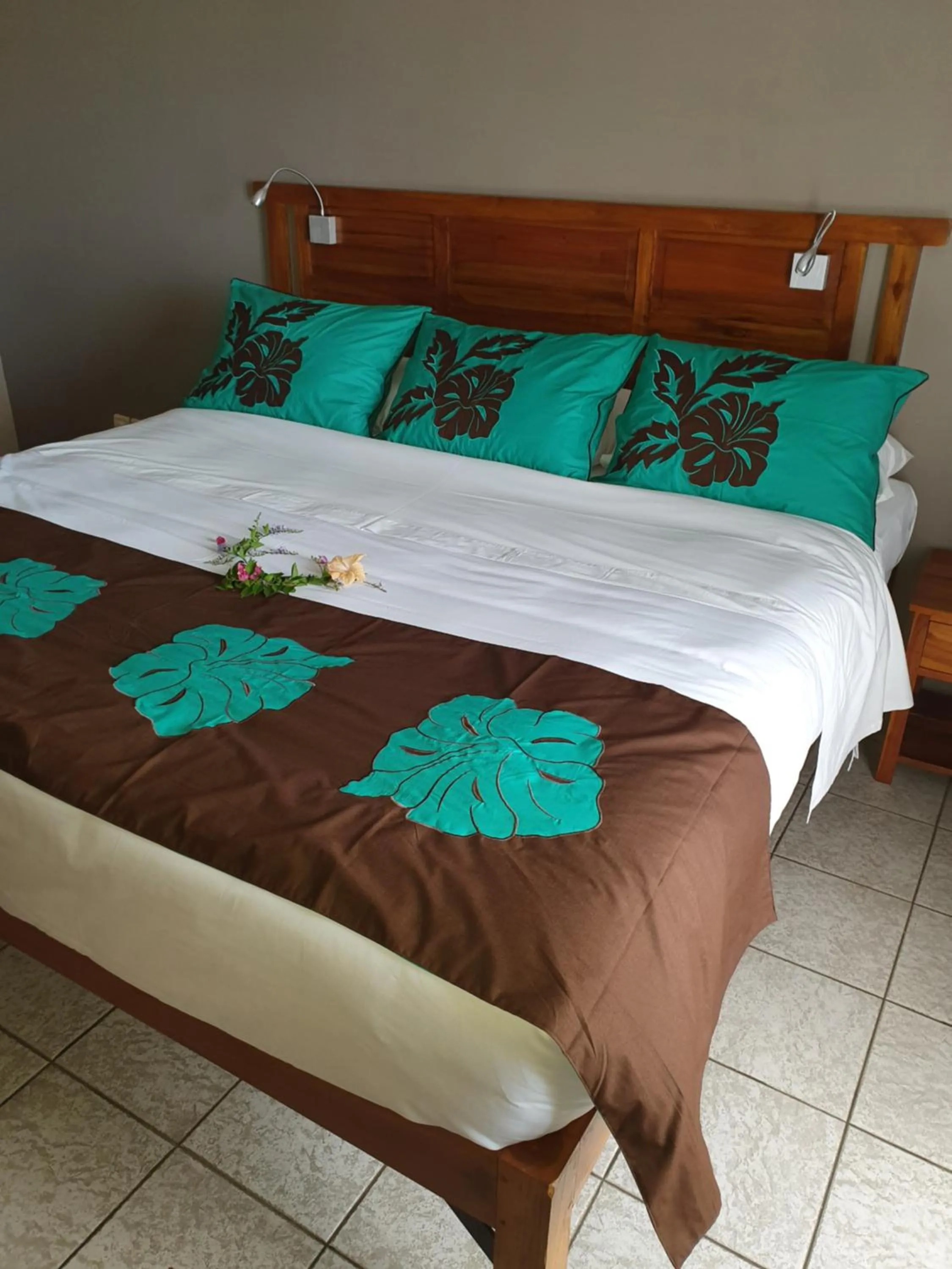 Bed in Tiki Hôtel - Hôtel d'application du Lycée de Tahiti