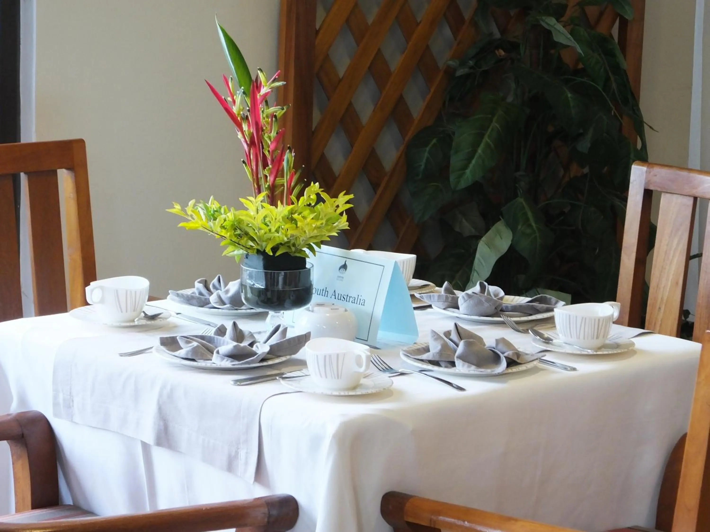 Restaurant/places to eat in Tiki Hôtel - Hôtel d'application du Lycée de Tahiti