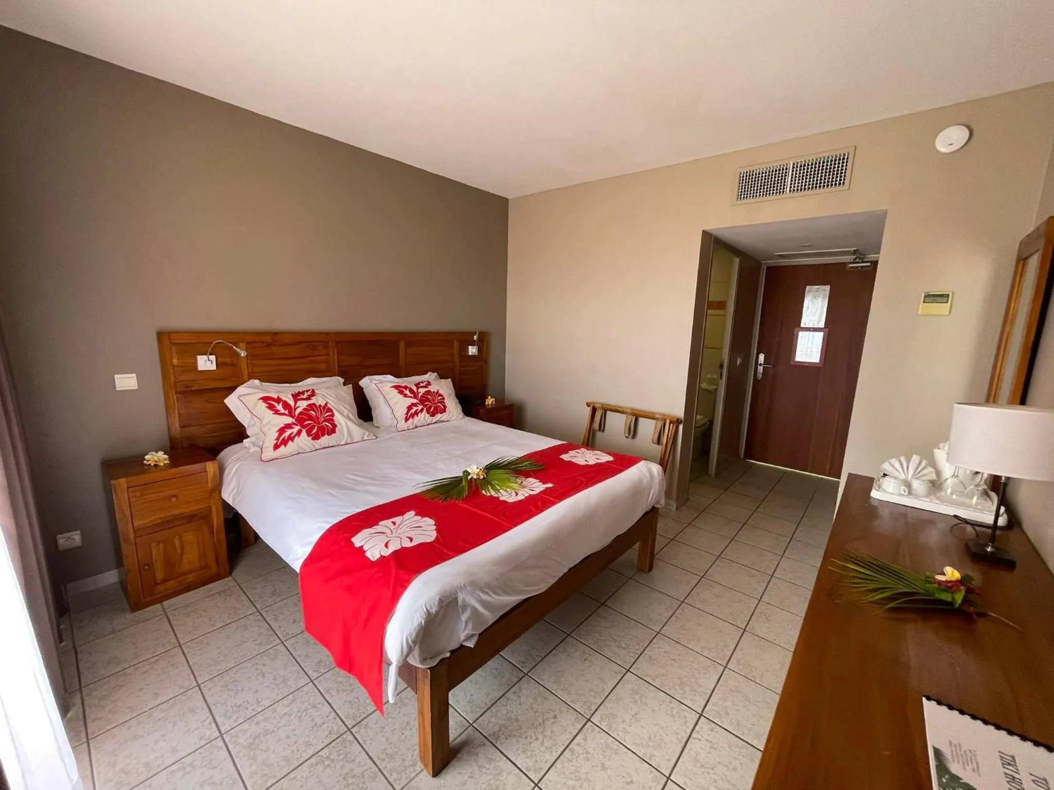 Bedroom, Bed in Tiki Hôtel - Hôtel d'application du Lycée de Tahiti