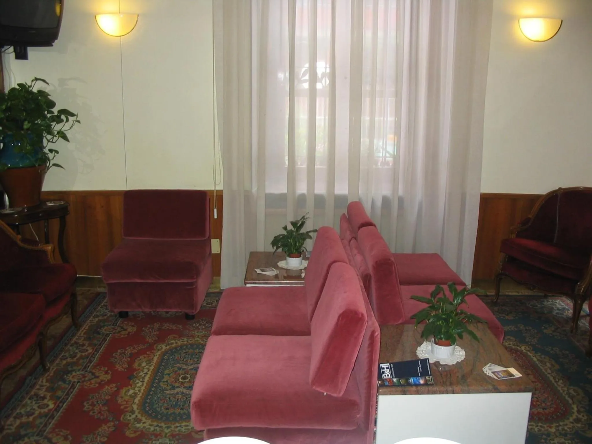 Communal lounge/ TV room in Hotel Mayorca