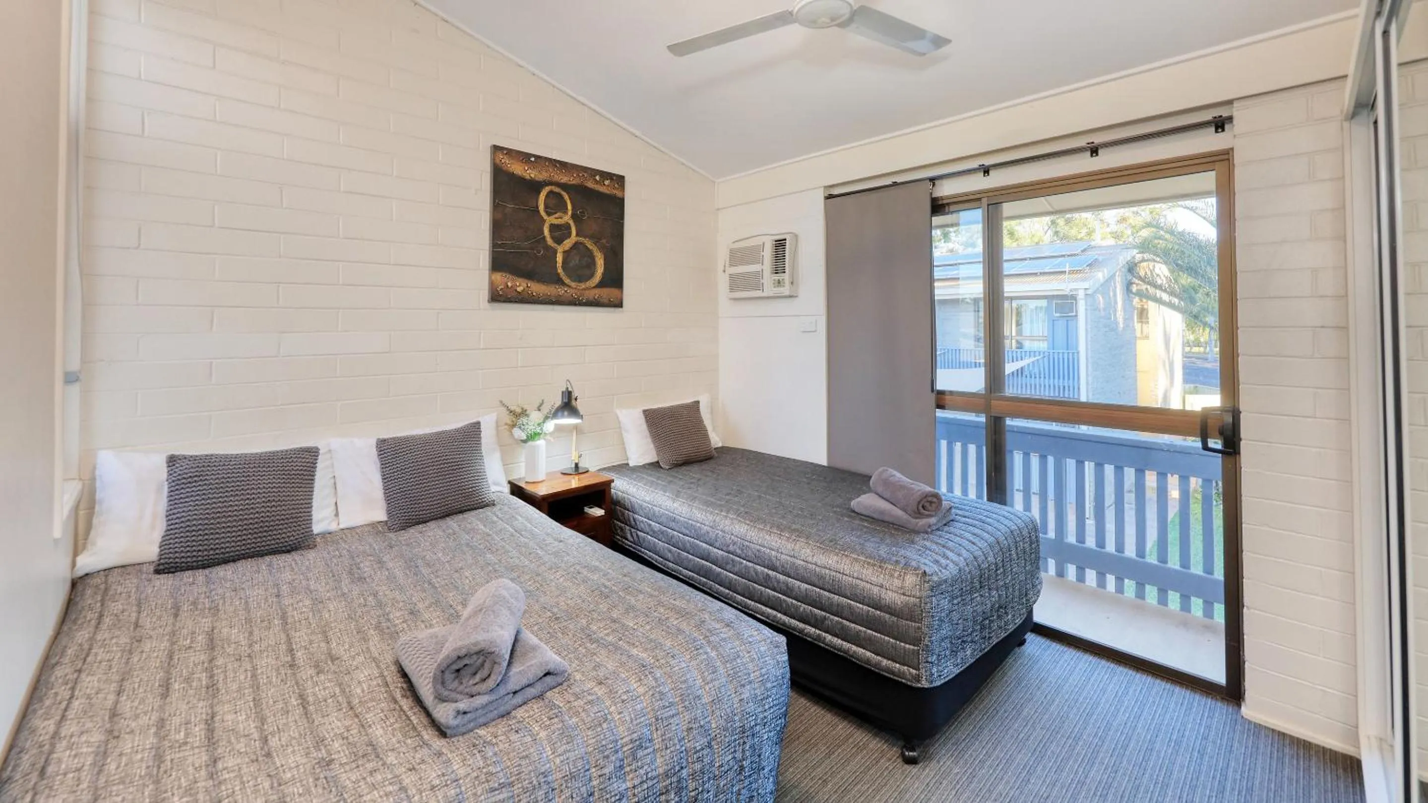 Bed in Emerald Gardens Motel & Apartments