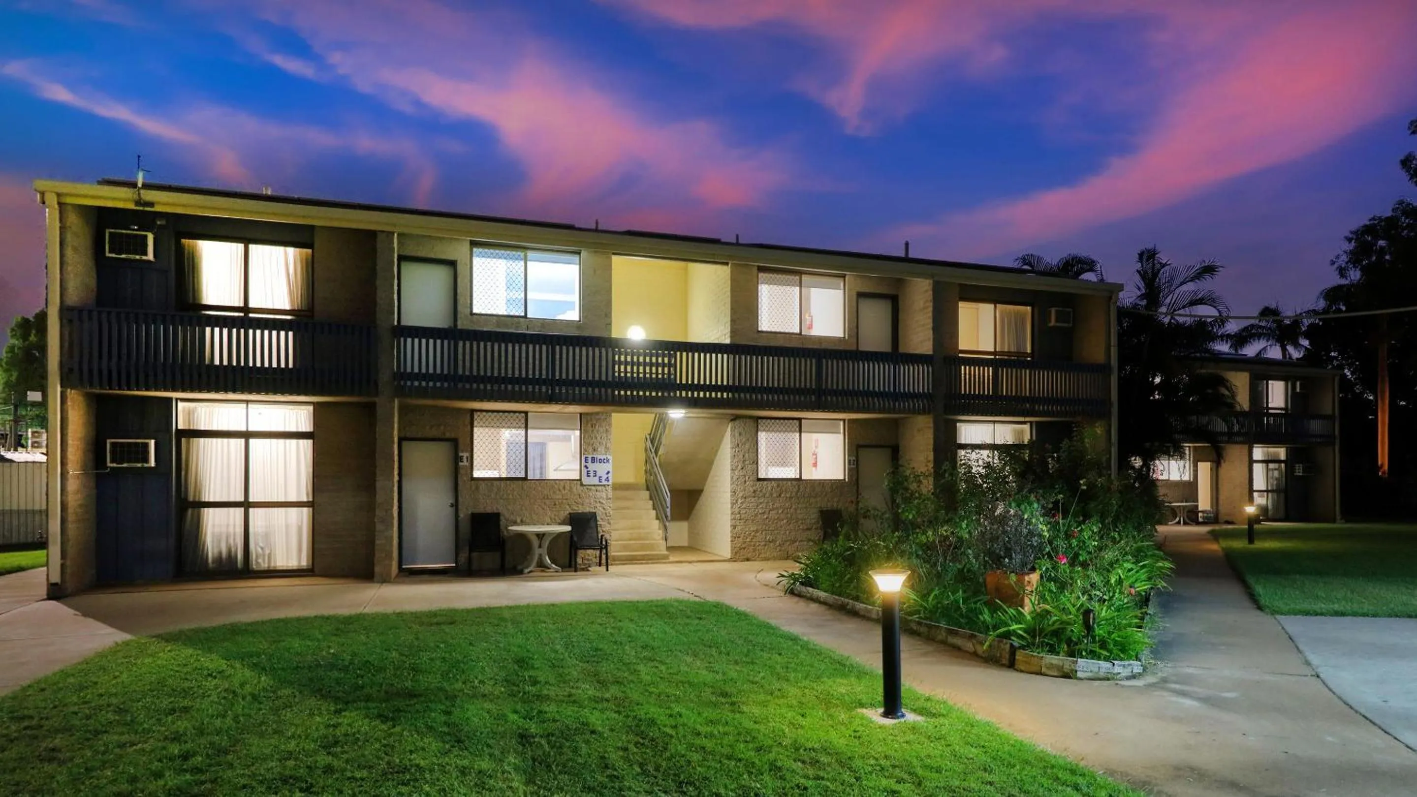 Property building in Emerald Gardens Motel & Apartments