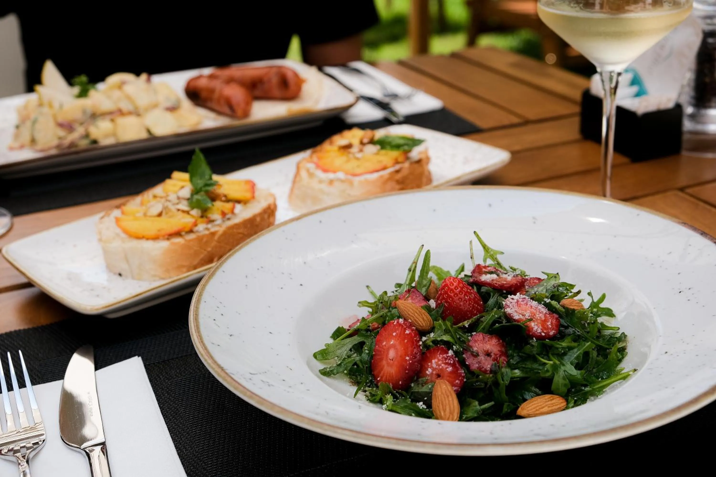 Restaurant/places to eat in Bayview Hills Luxury Residences