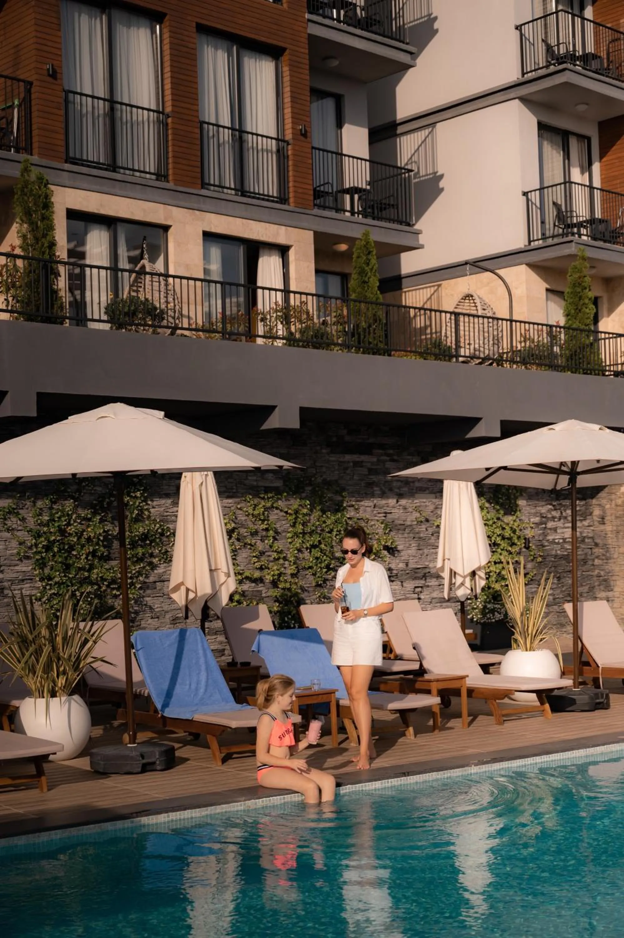 Food and drinks in Bayview Hills Luxury Residences