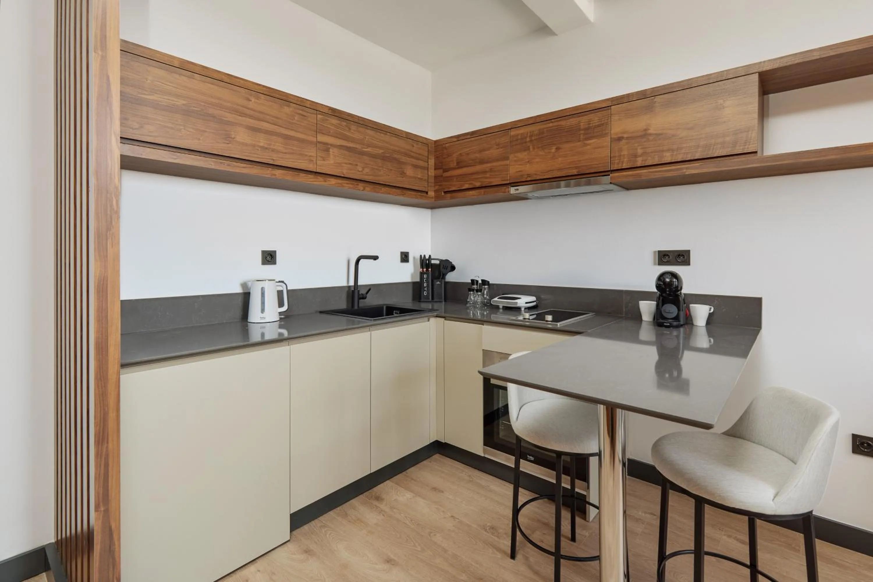 Coffee/tea facilities in Bayview Hills Luxury Residences