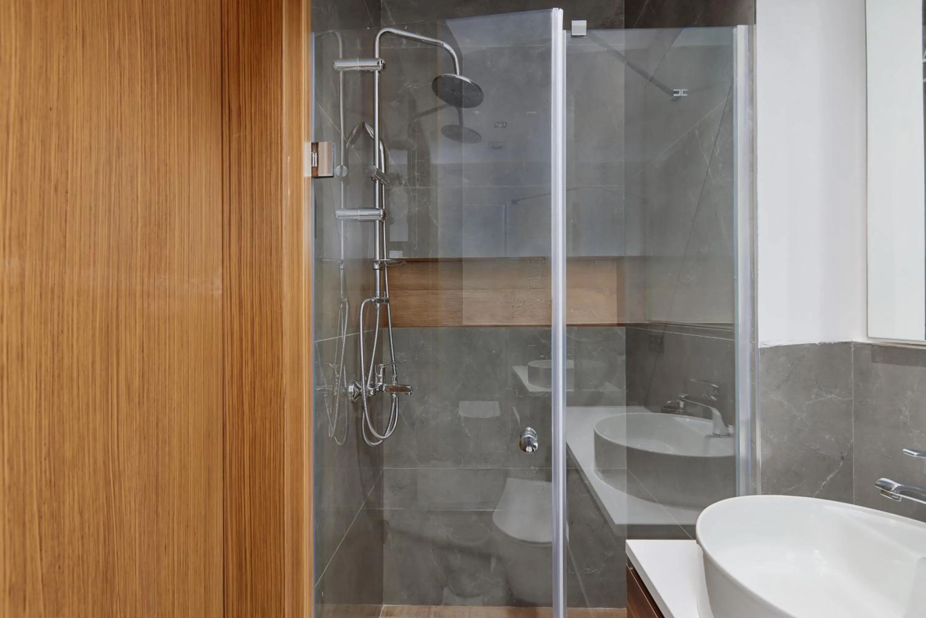 Shower in Bayview Hills Luxury Residences