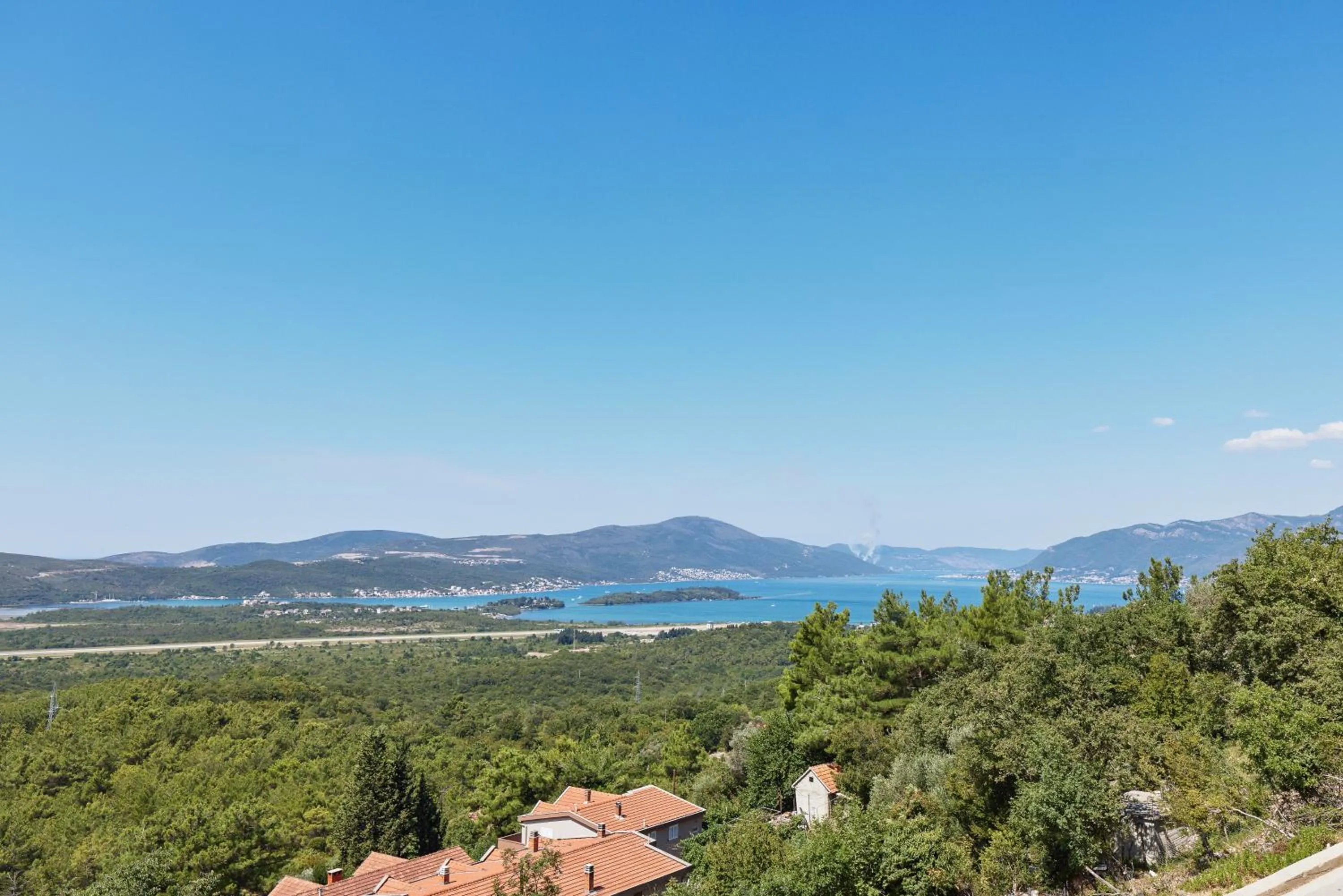 Natural landscape in Bayview Hills Luxury Residences