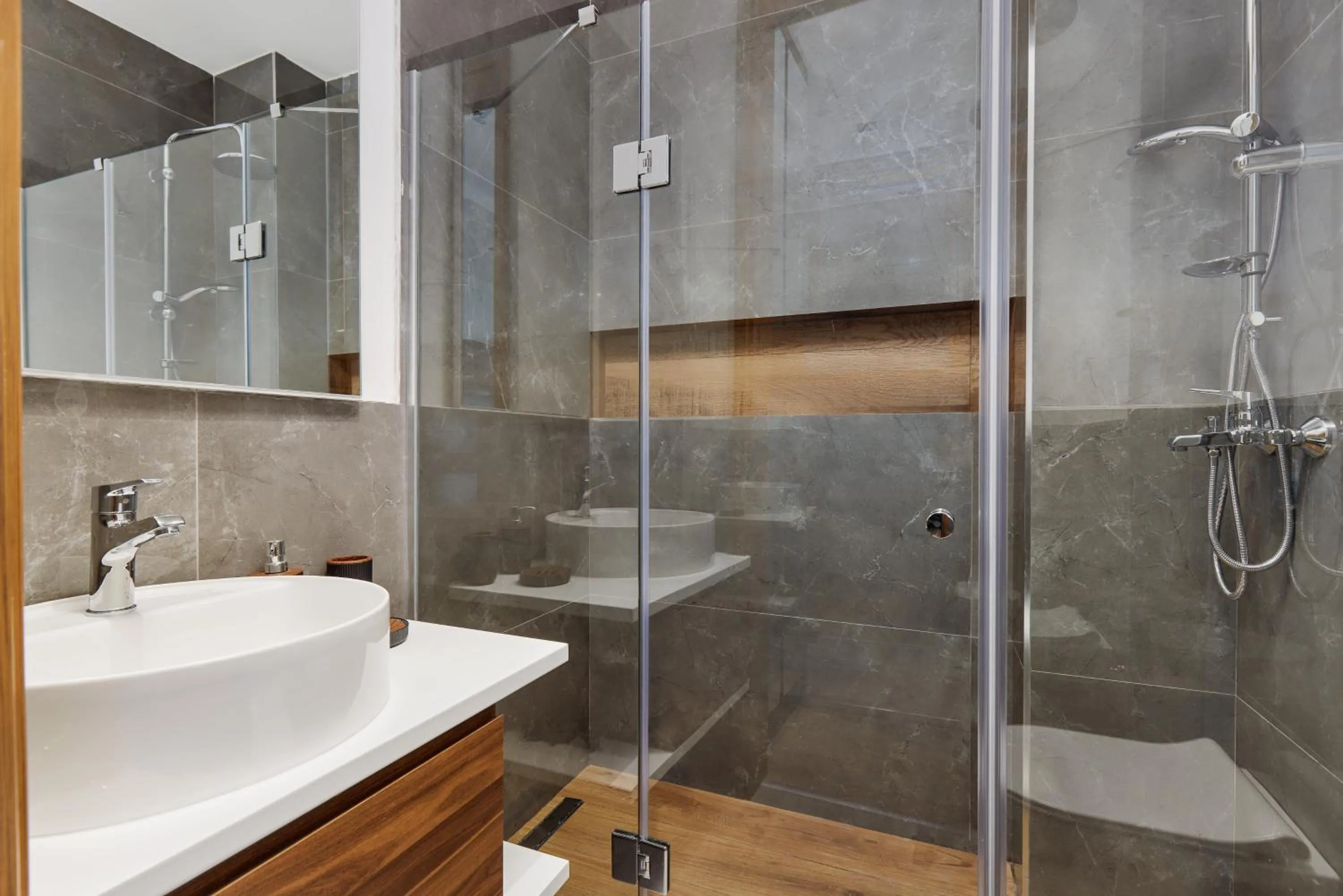 Shower in Bayview Hills Luxury Residences