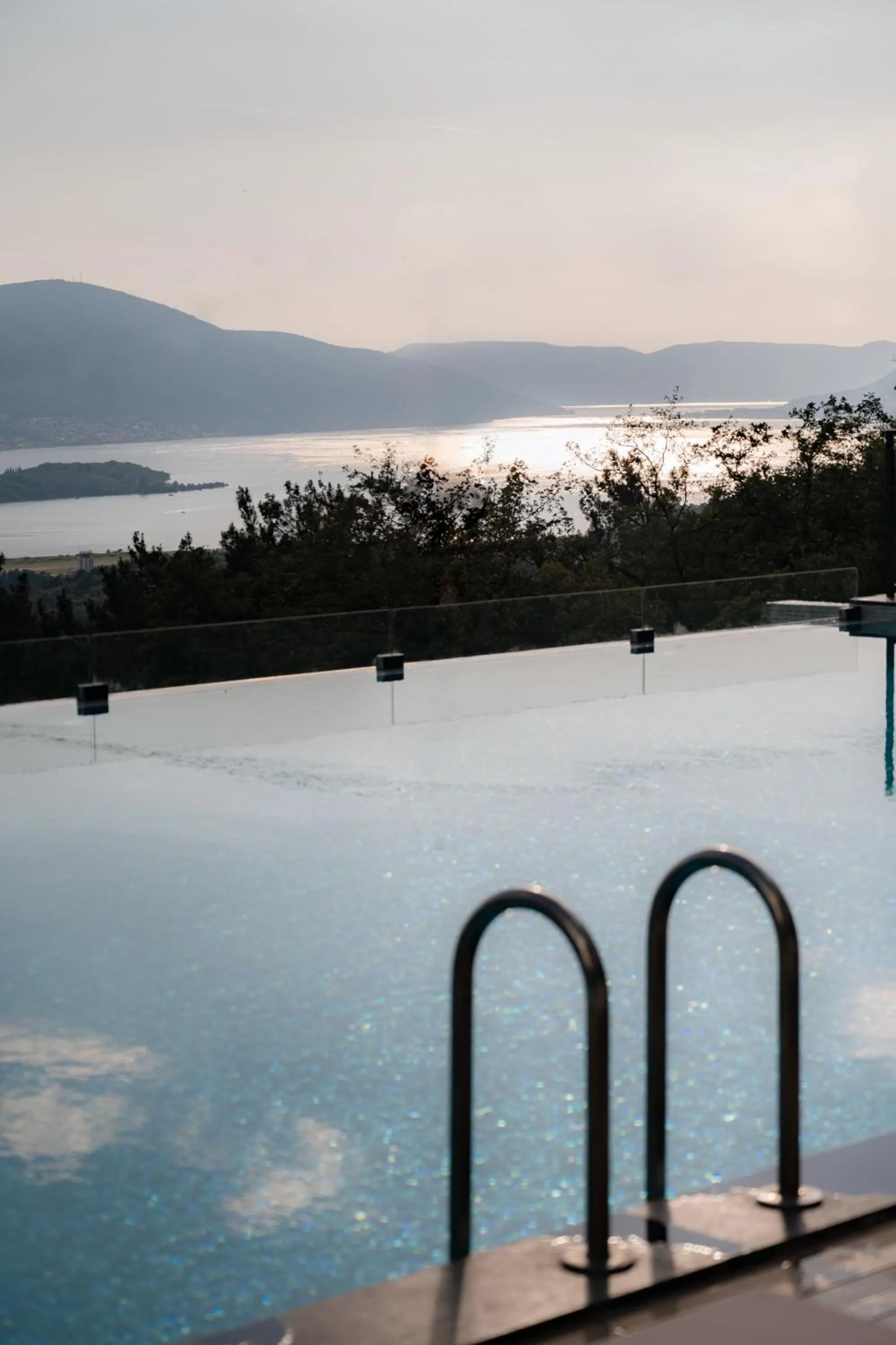 Natural landscape in Bayview Hills Luxury Residences