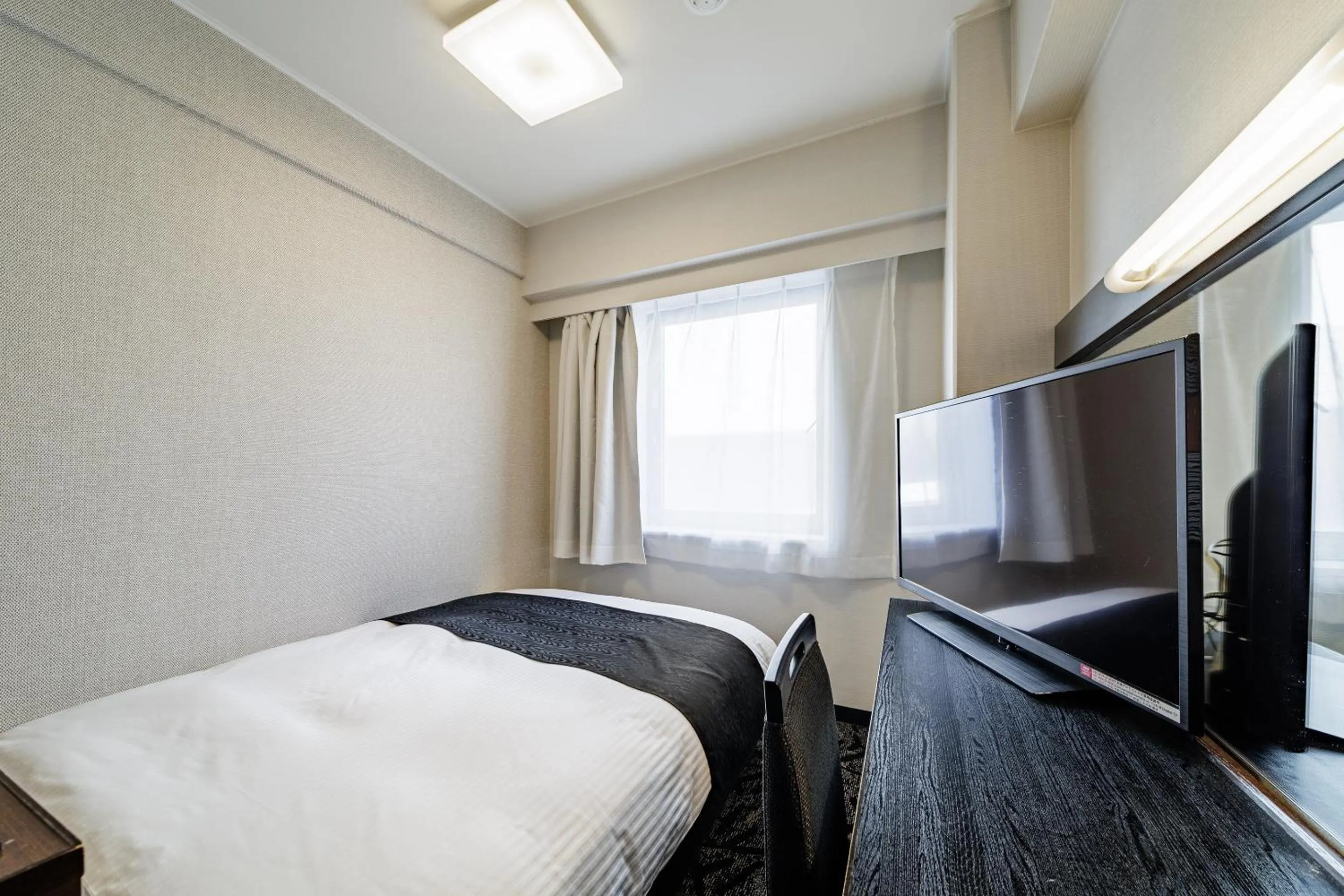 Photo of the whole room, Bed in APA Hotel Kokura Ekimae