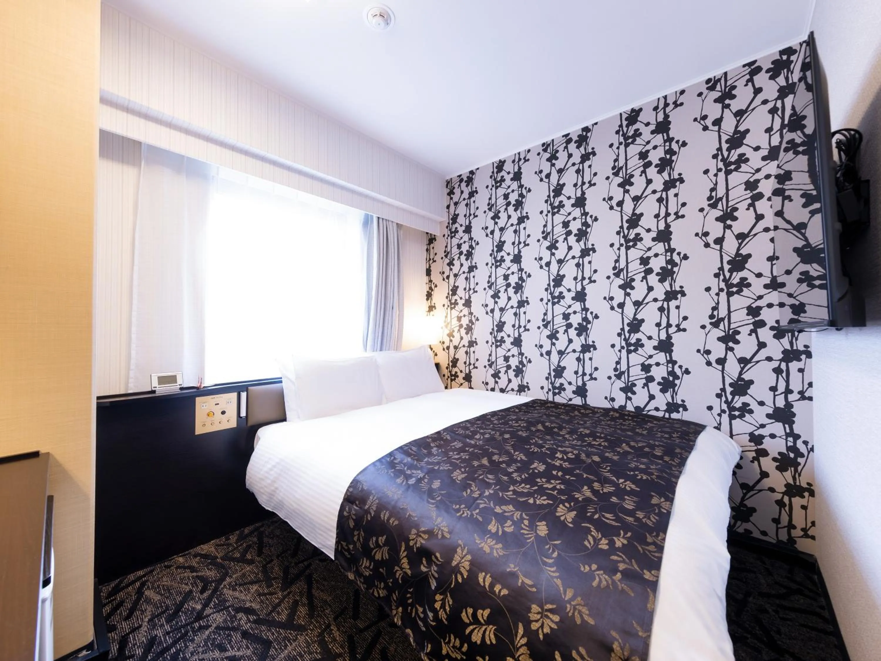 Photo of the whole room, Bed in APA Hotel Kokura Ekimae