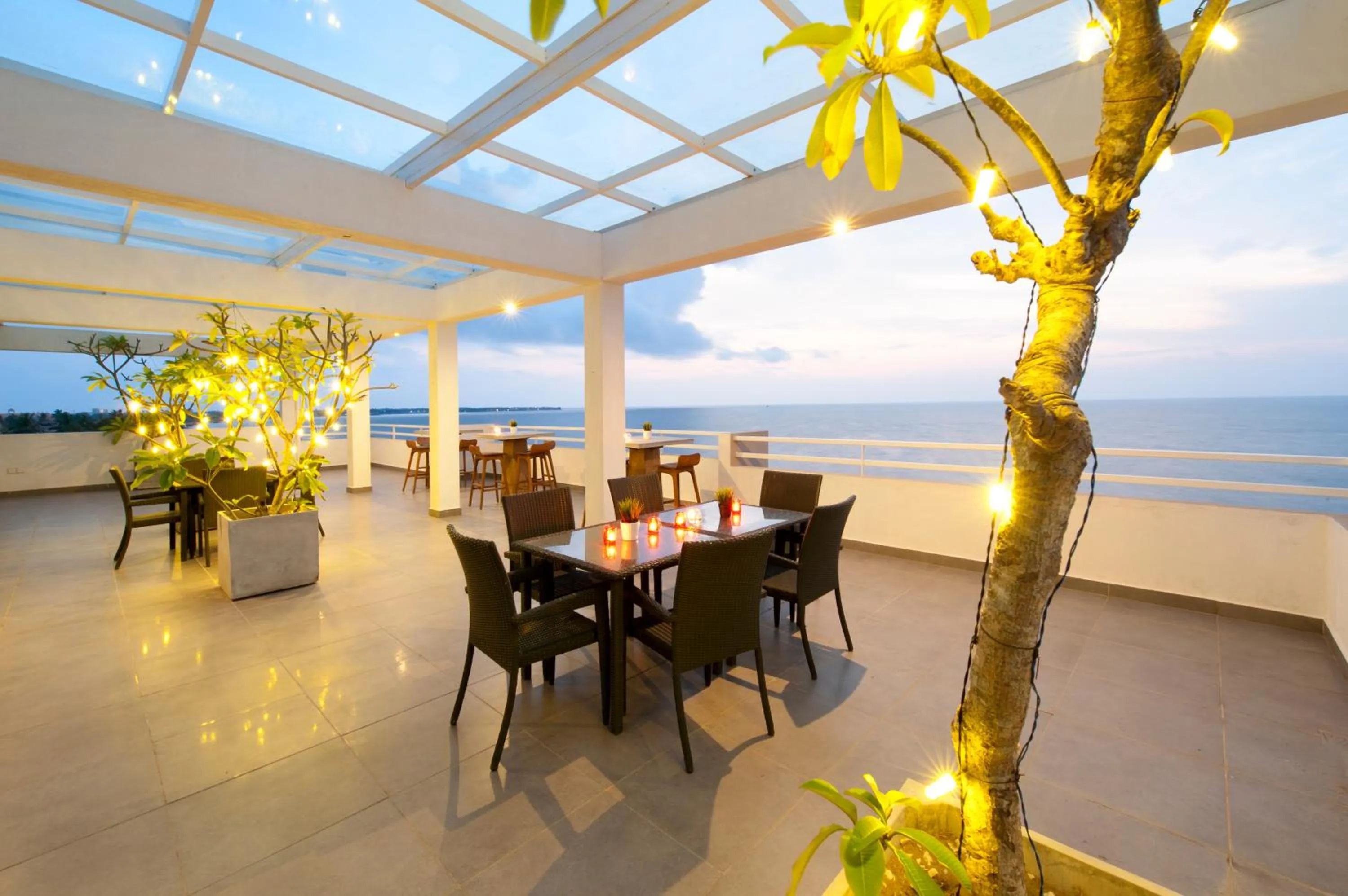 Restaurant/places to eat in The Beach Apartments