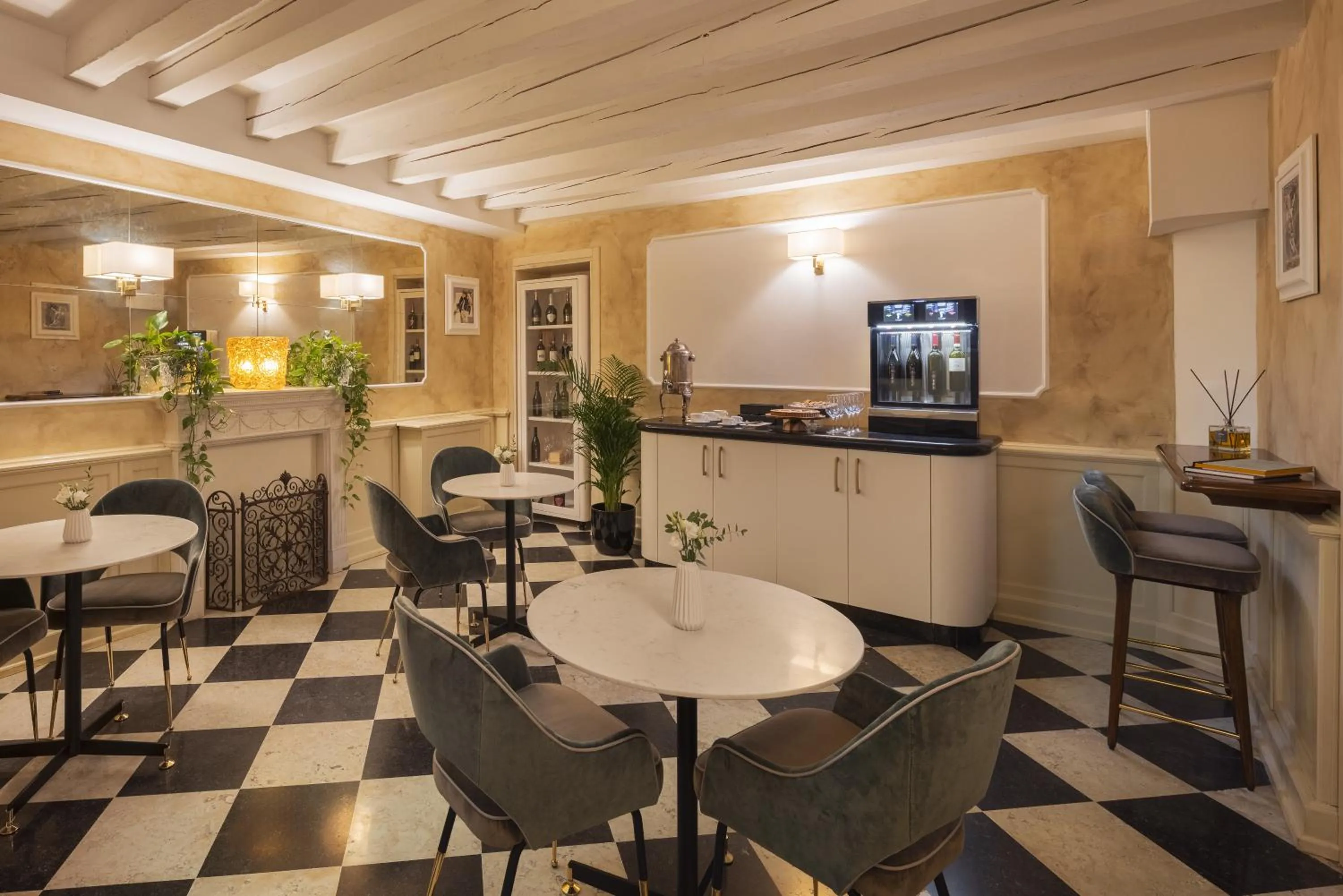 Lounge or bar in Maison Venezia | UNA Esperienze