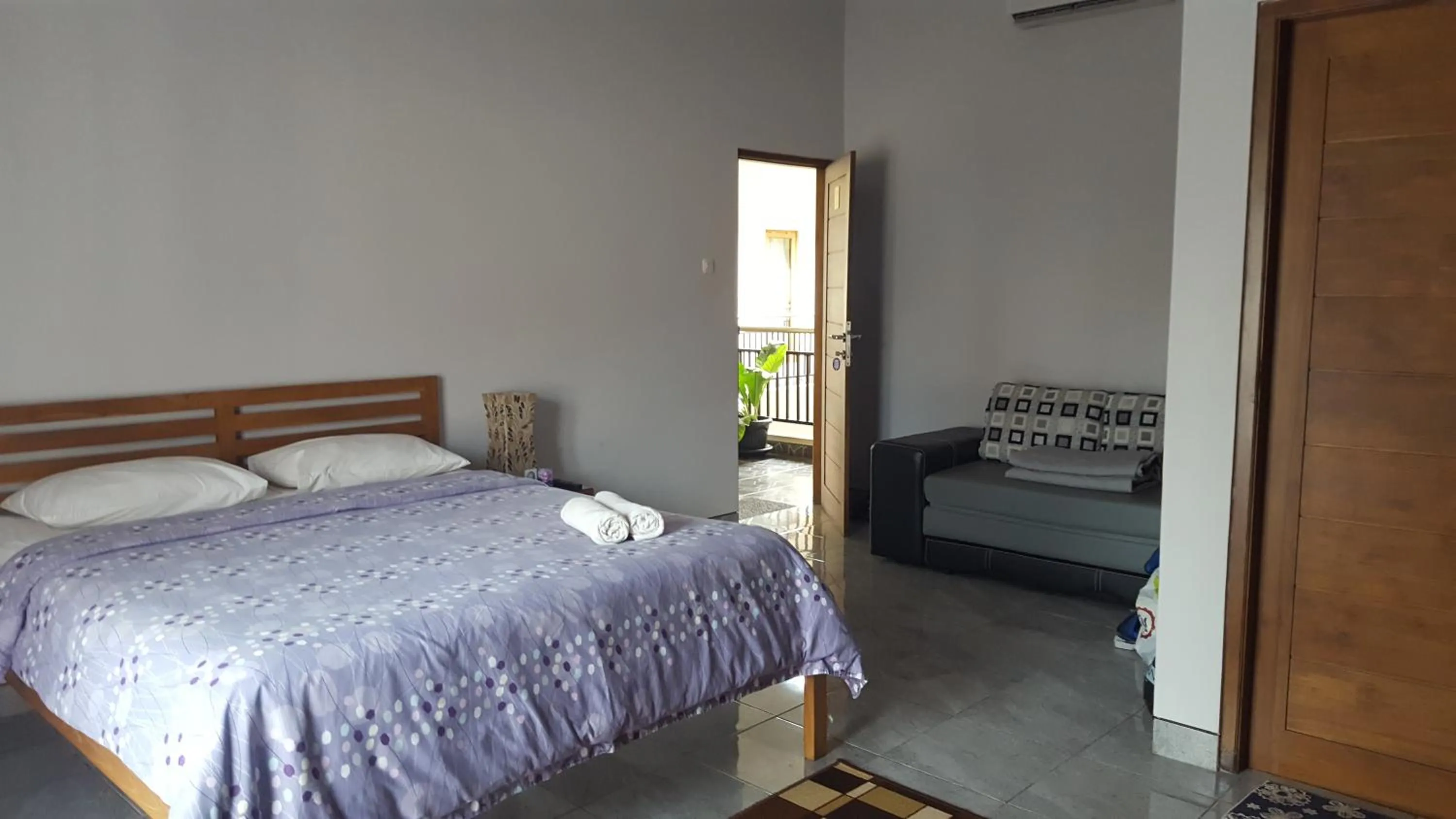 Bedroom, Bed in Aloha Hotel Yogyakarta