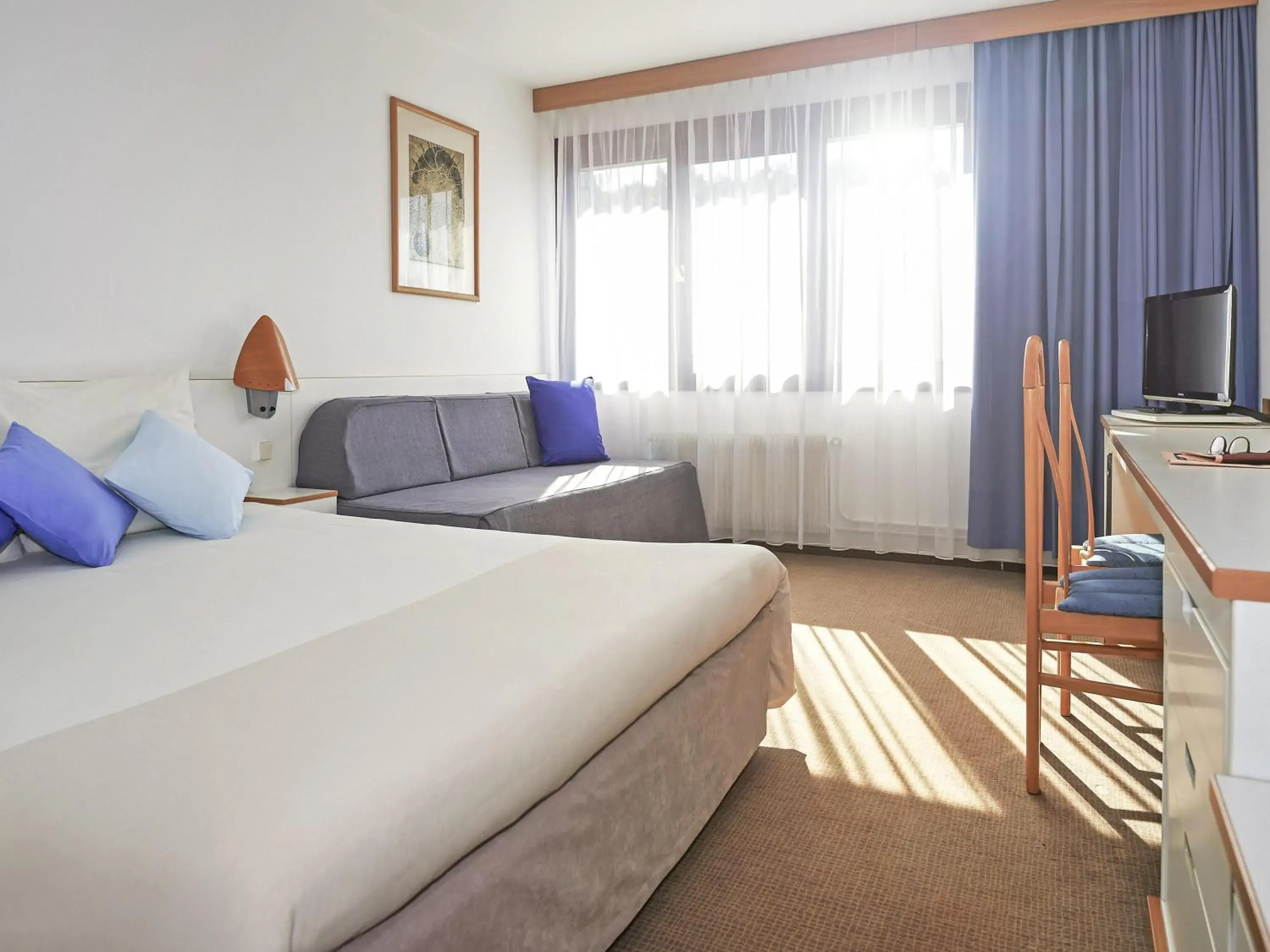 Standard Room - Mobility Accessible in Novotel Poznań Malta Standard Room - Mobility Accessible in Novotel Poznań Malta