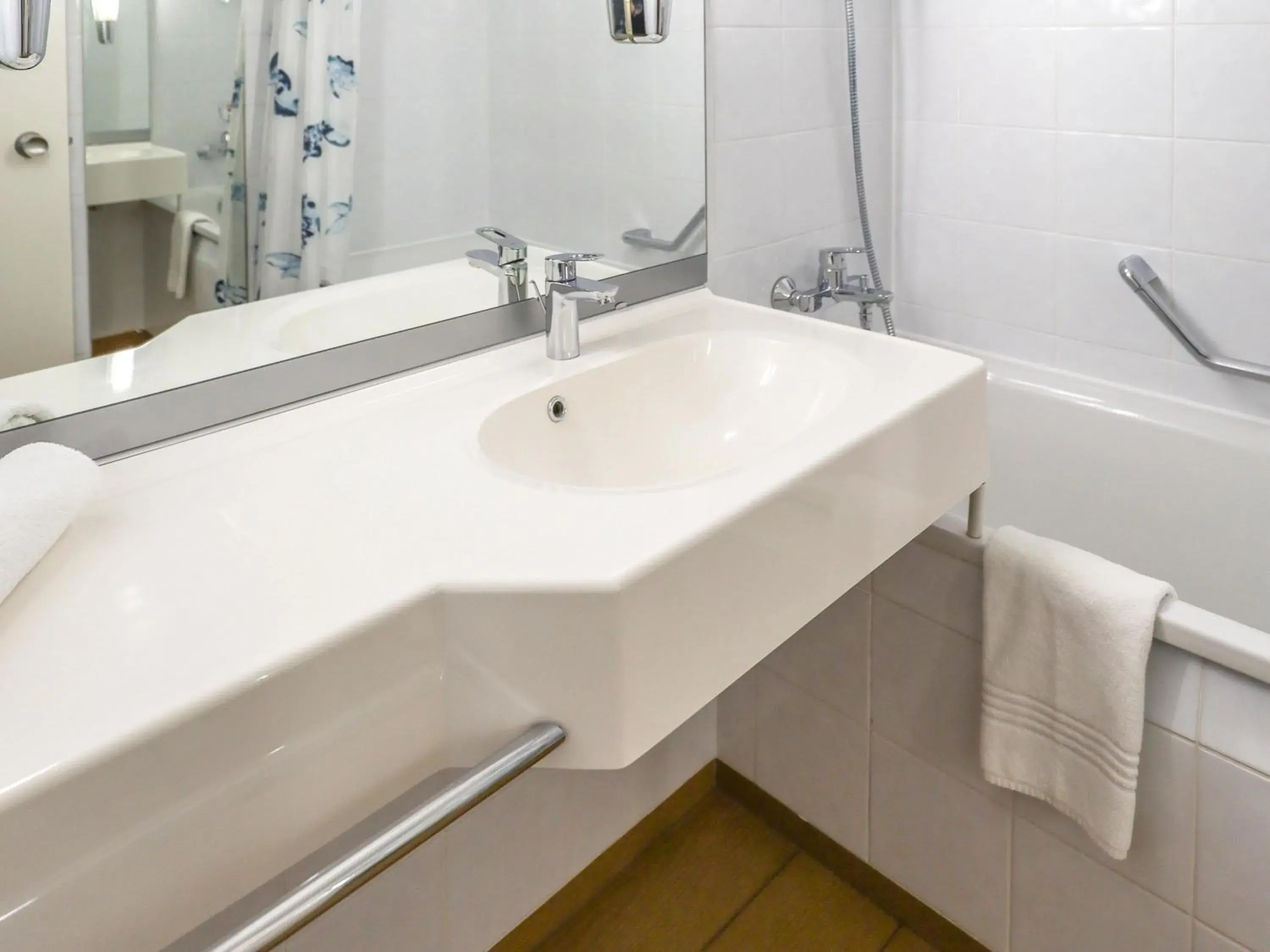 Standard Double Room with Sofa in Novotel Poznań Malta Standard Double Room with Sofa in Novotel Poznań Malta