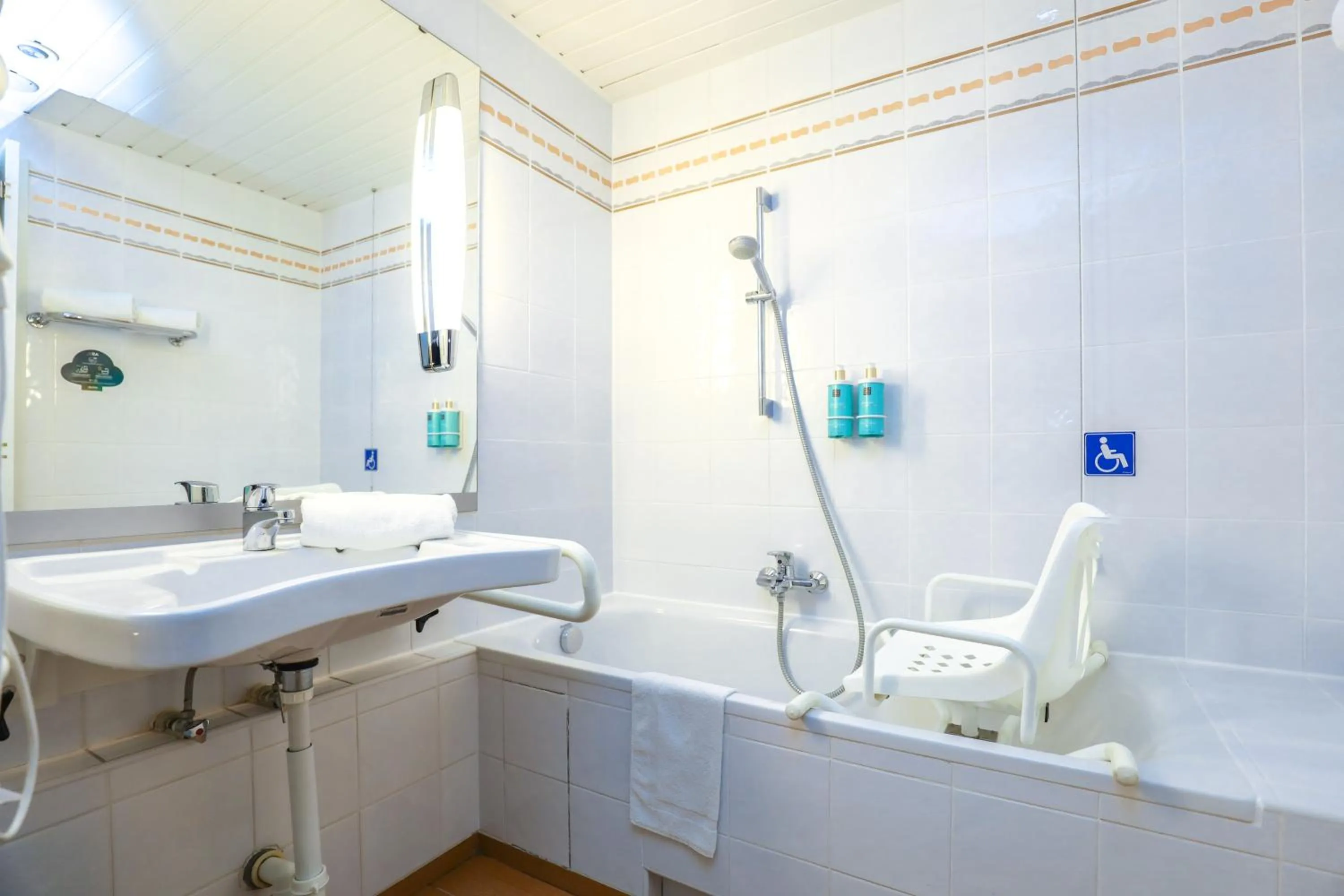 Bathroom in Novotel Poznań Malta