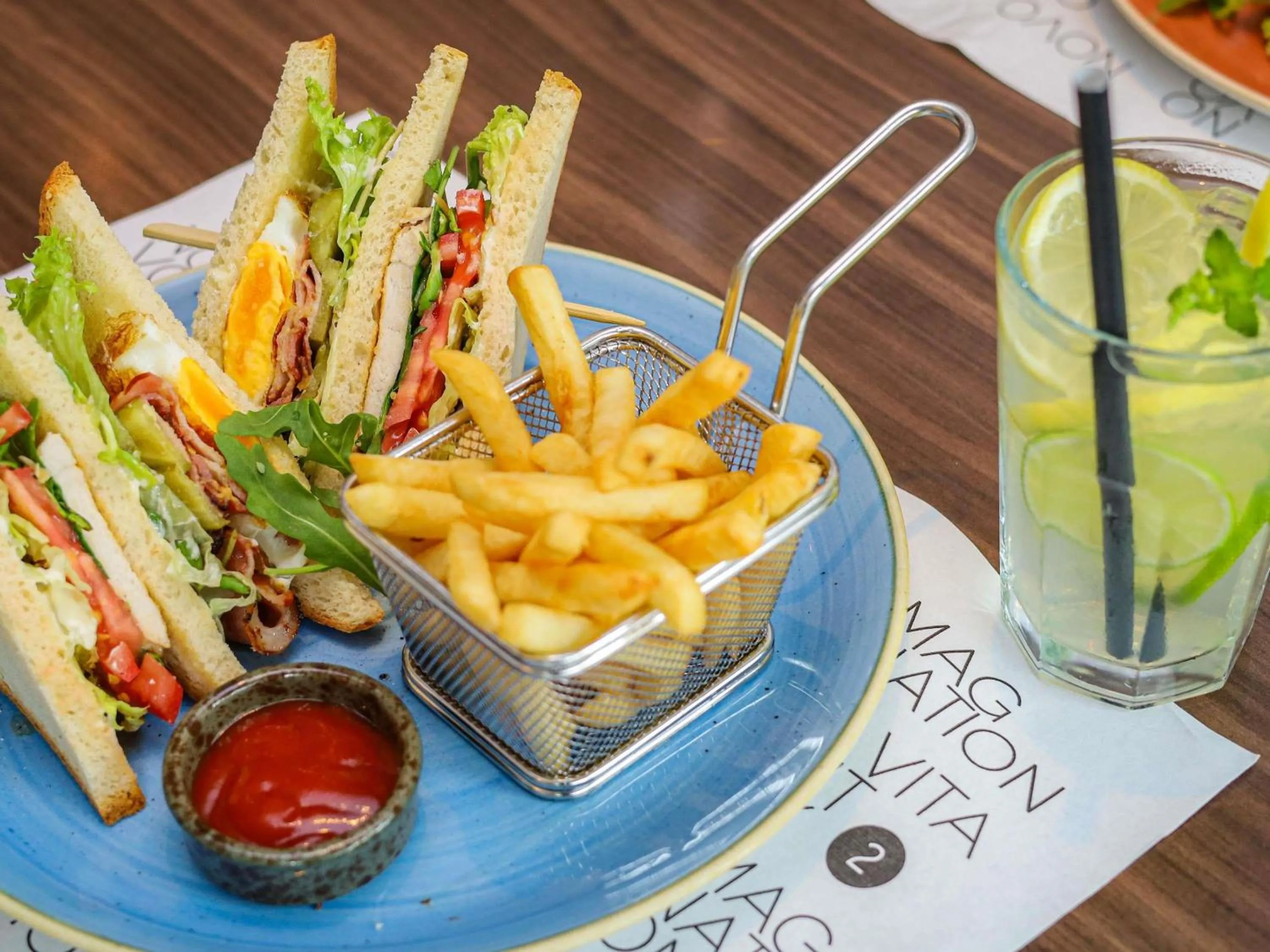 Restaurant/places to eat in Novotel Poznań Malta