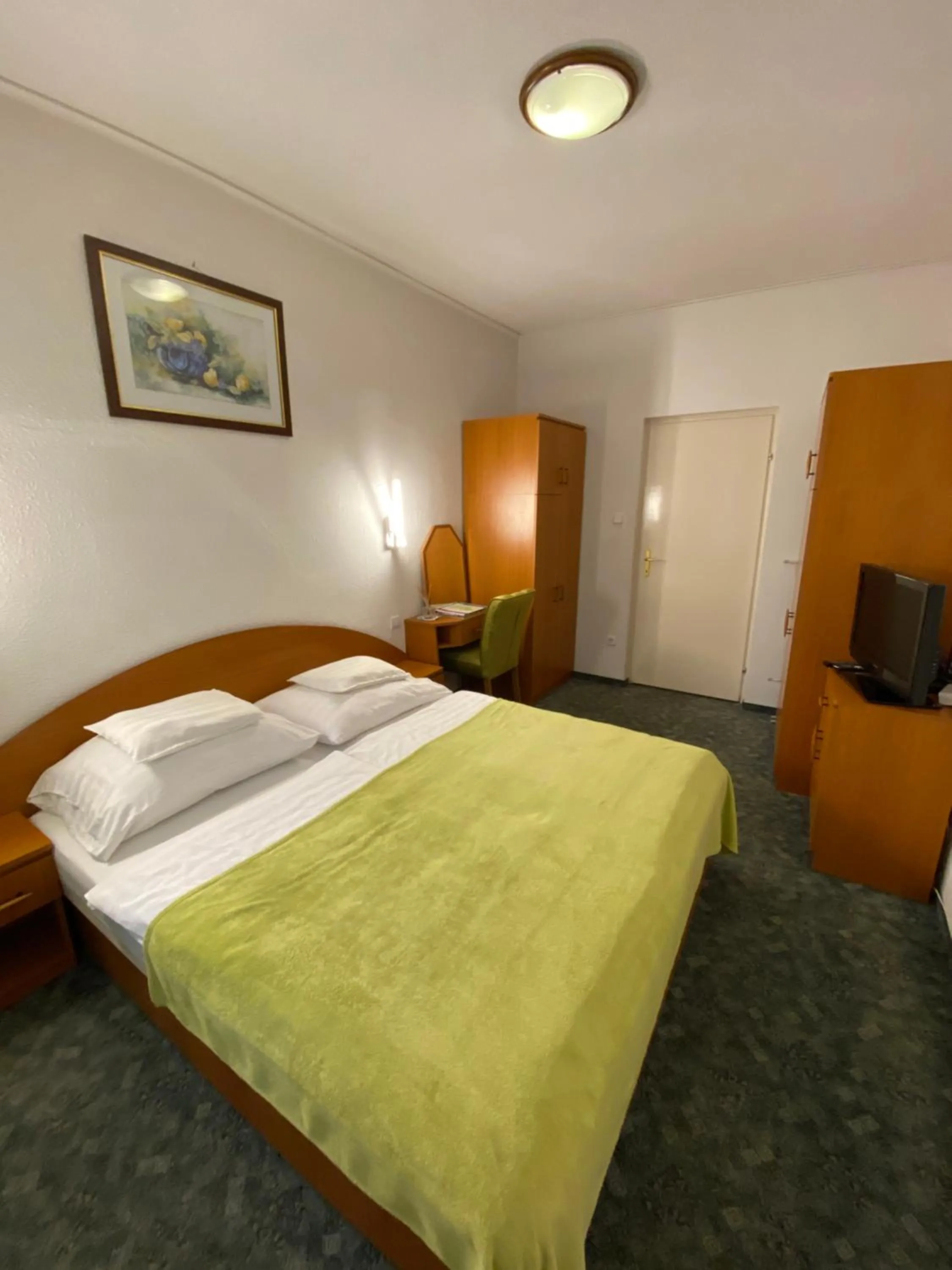 TV and multimedia, Bed in Villa Valeria Heviz