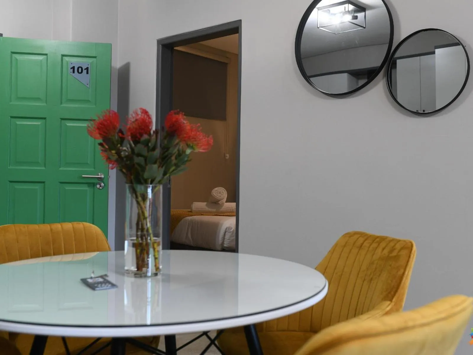 Seating area in Next To Apartment Hotel