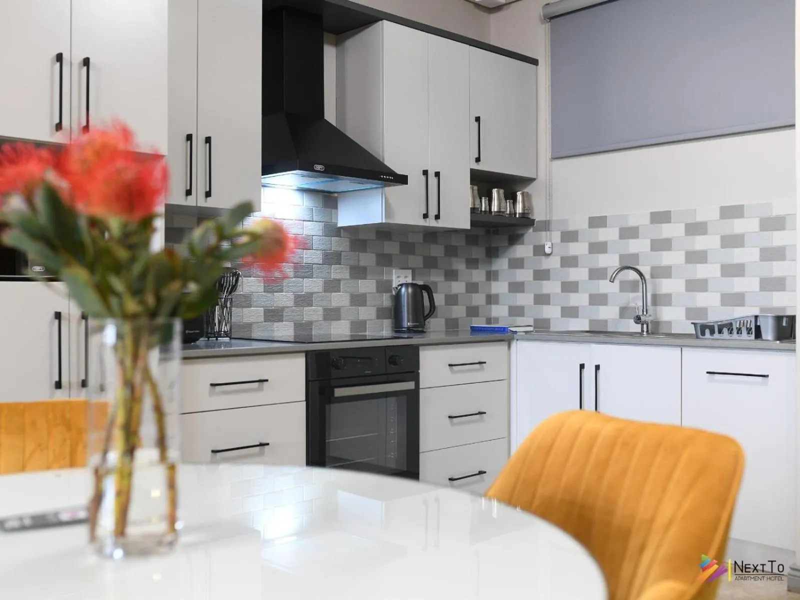 Kitchen or kitchenette in Next To Apartment Hotel