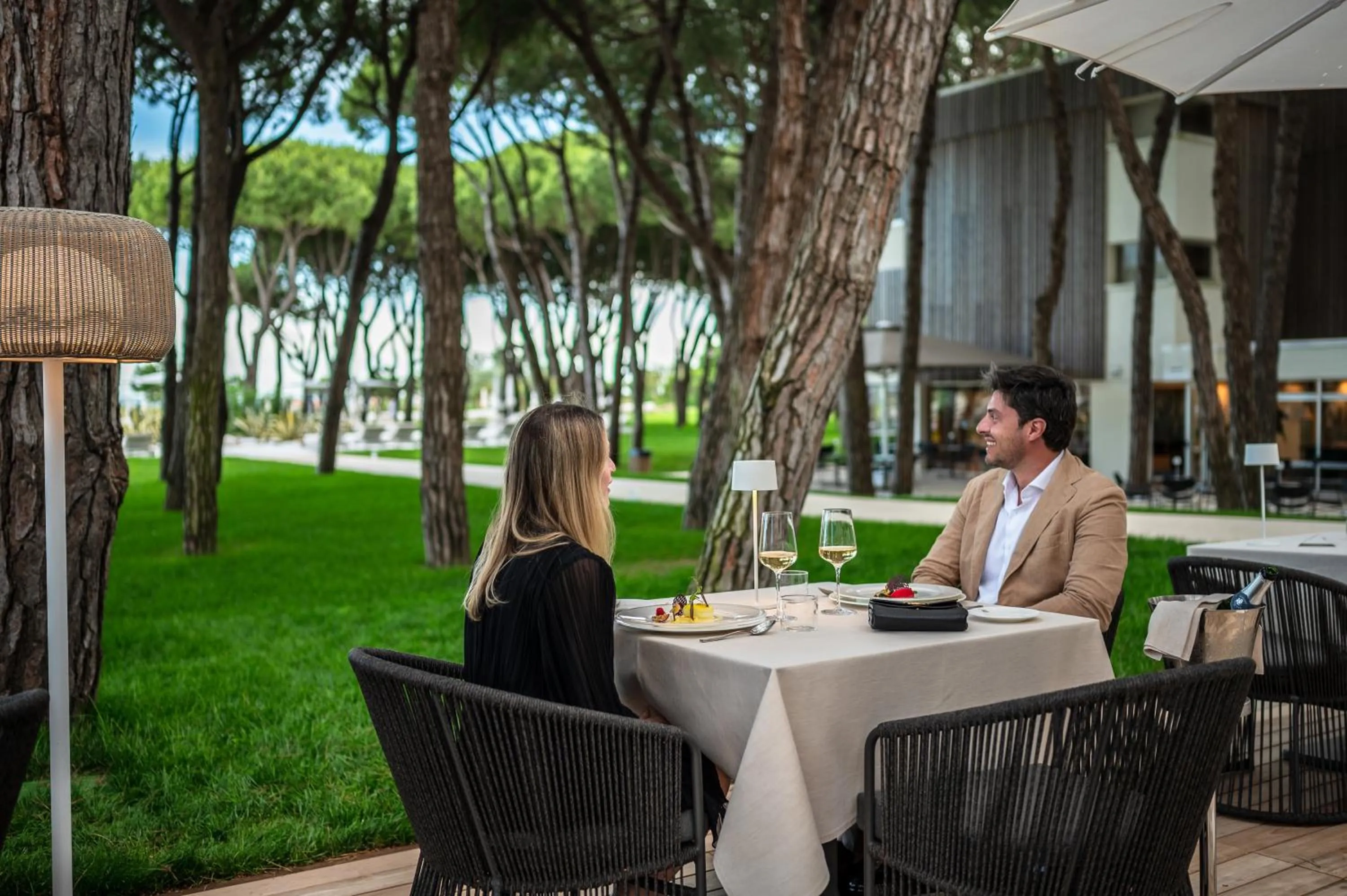 Restaurant/places to eat in Bellevue Hotel & Resort