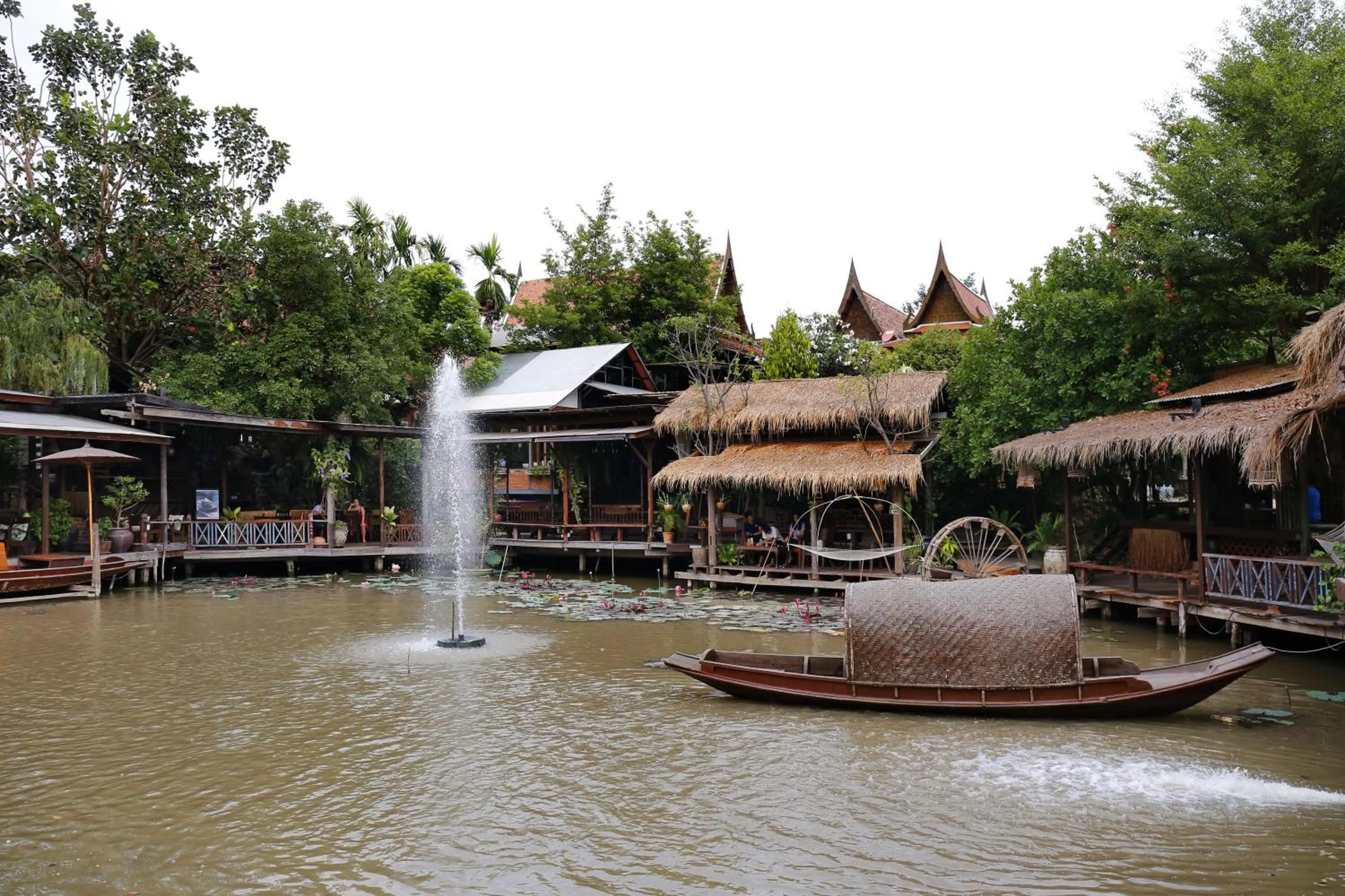 Restaurant/places to eat in Ayutthaya retreat