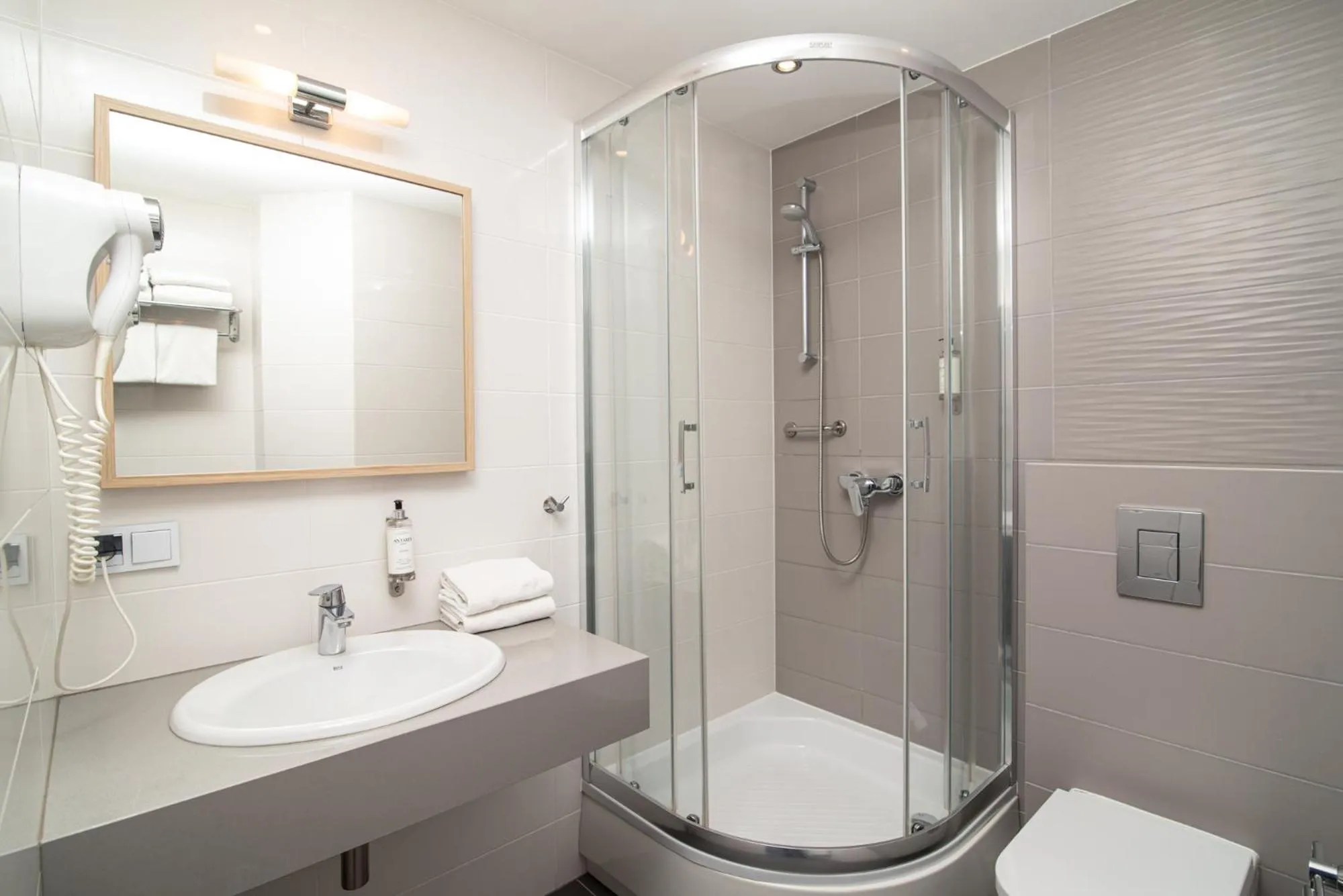 Shower in Antares Hotel