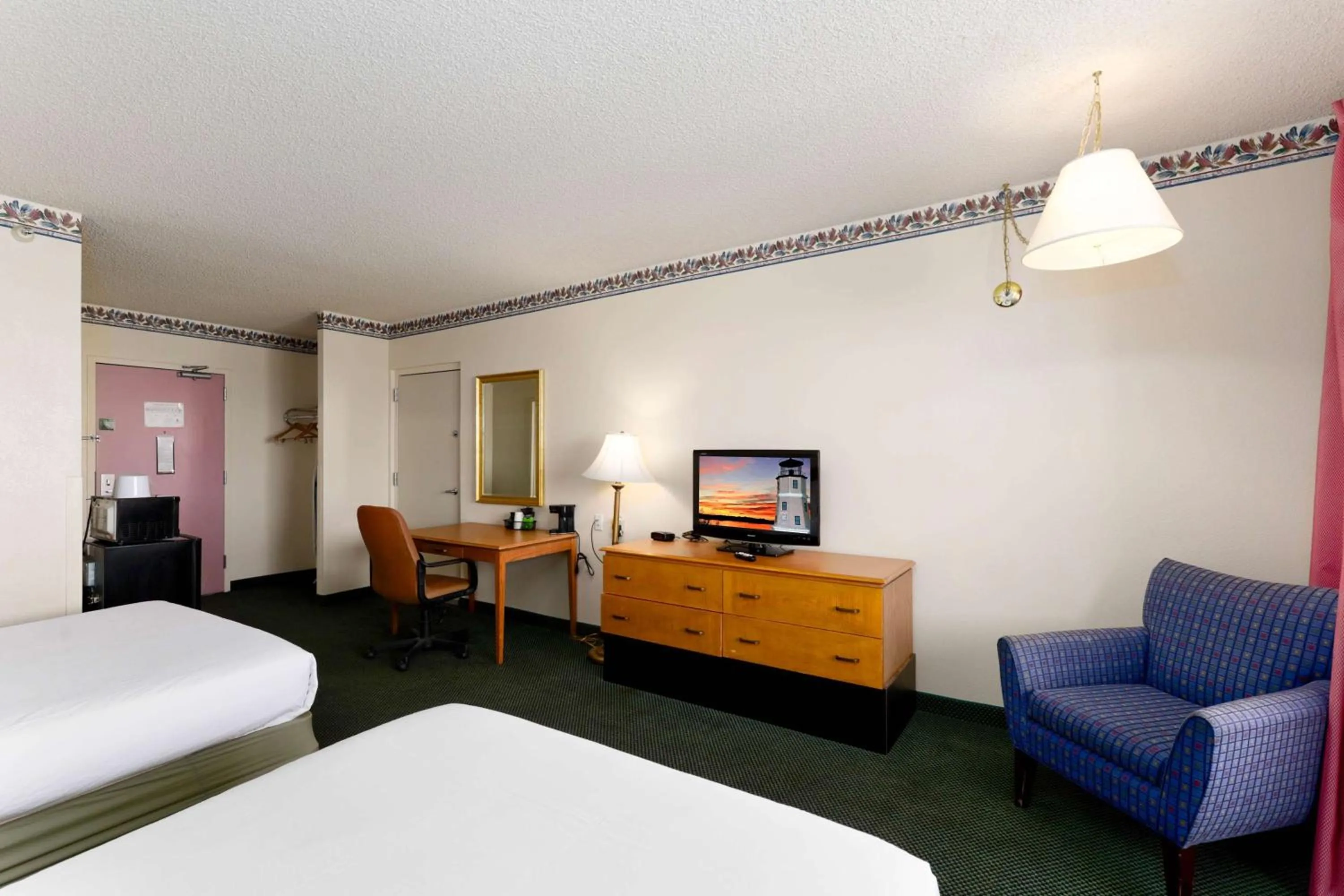 Photo of the whole room, Bed in Studio 6 Suites Lake Havasu City AZ