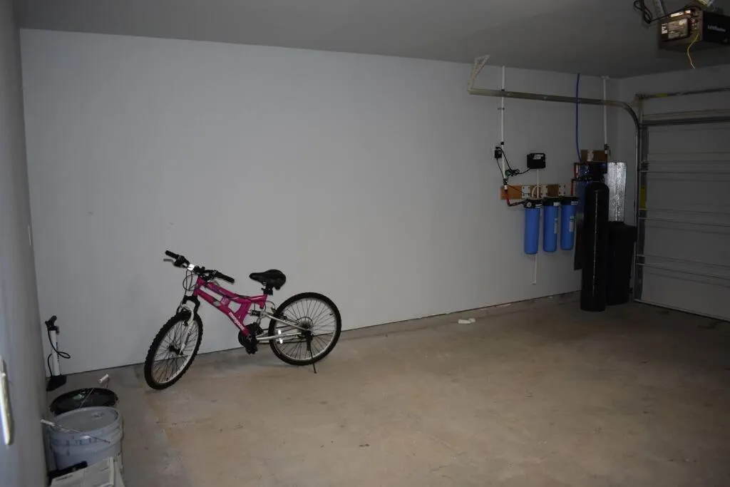 Spacious Conroe Home around 4 miles to the Lake