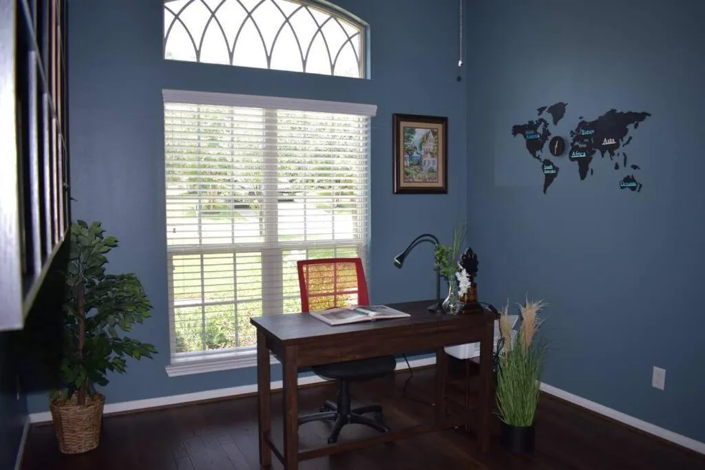 Spacious Conroe Home around 4 miles to the Lake