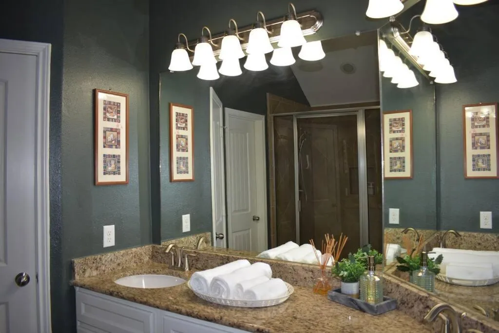 Spacious Conroe Home around 4 miles to the Lake