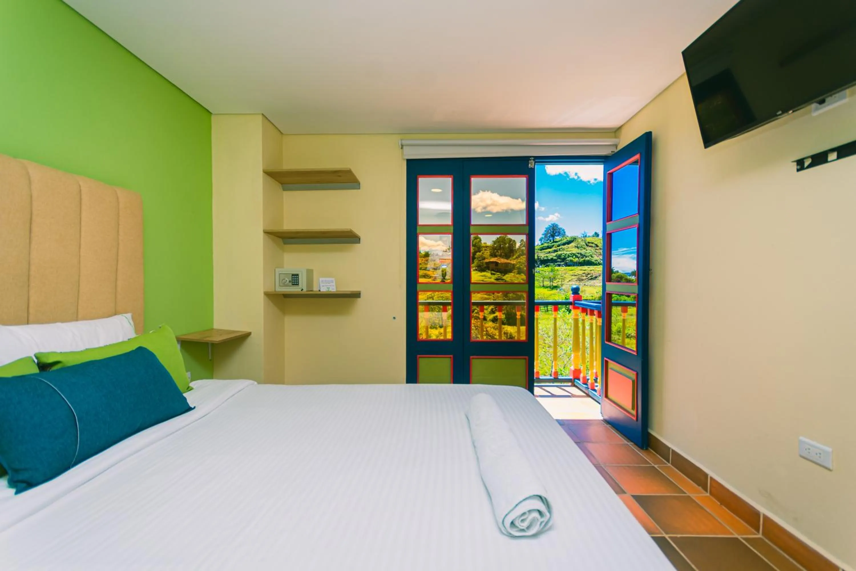 Balcony/Terrace, Bed in Hotel Bambu Guatape