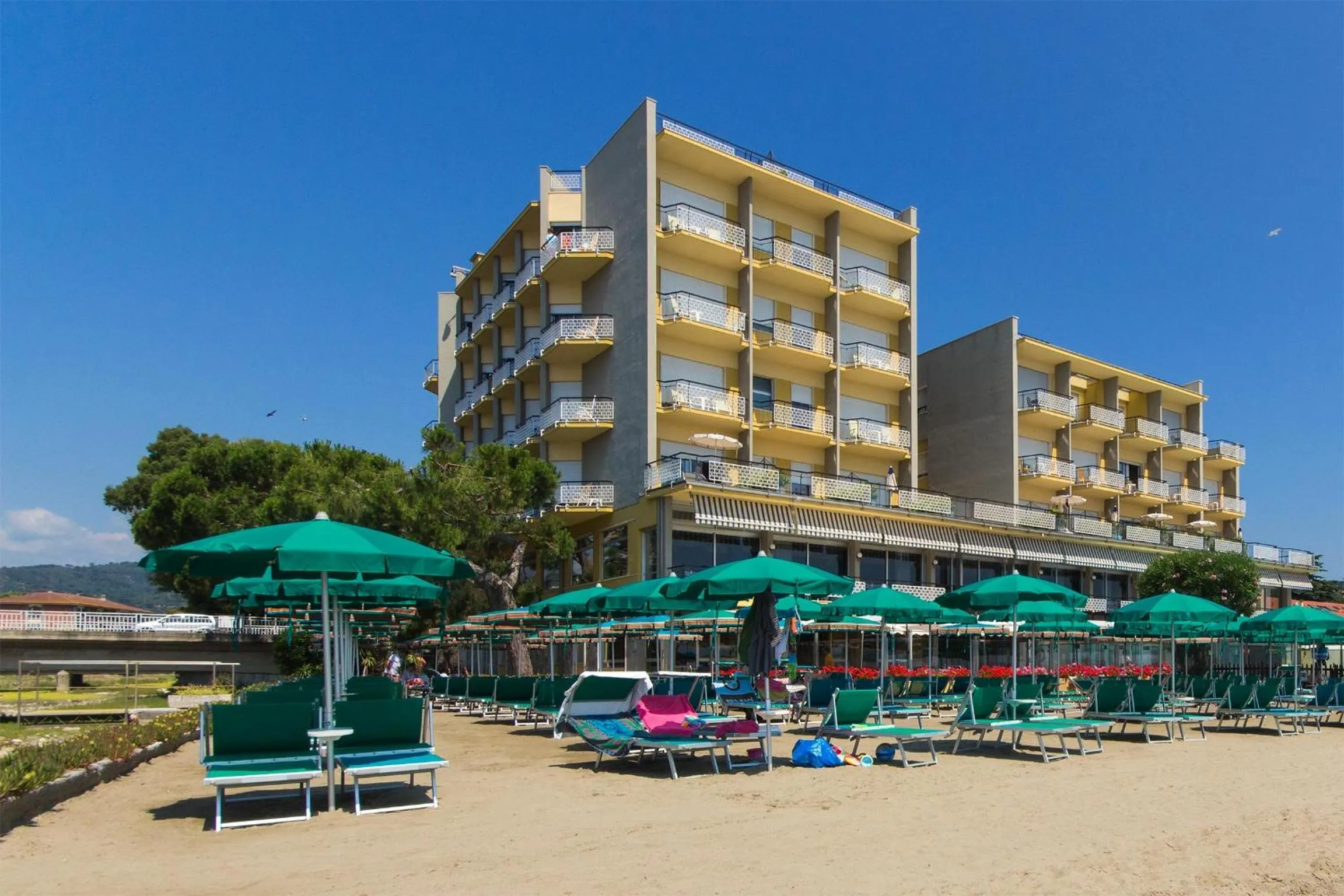 Property building in Hotel Bellevue Et Mediterranée