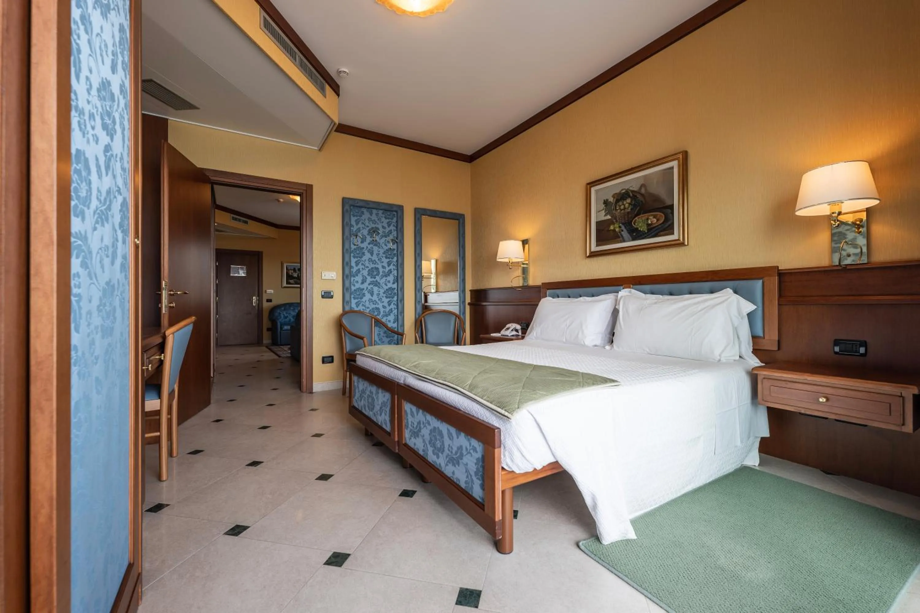 Bed in Hotel Bellevue Et Mediterranée