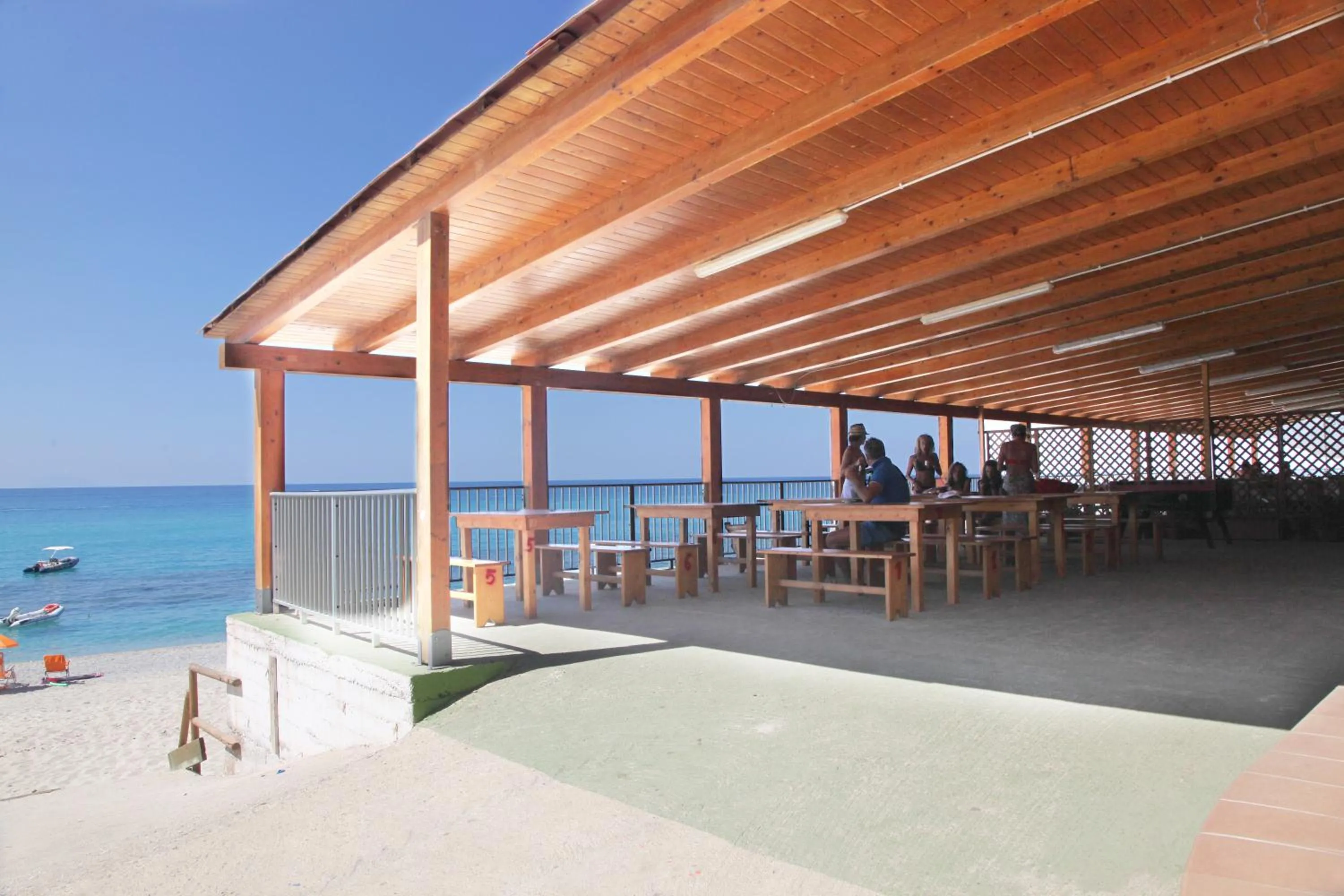 Restaurant/places to eat in Villaggio Camping La Scogliera