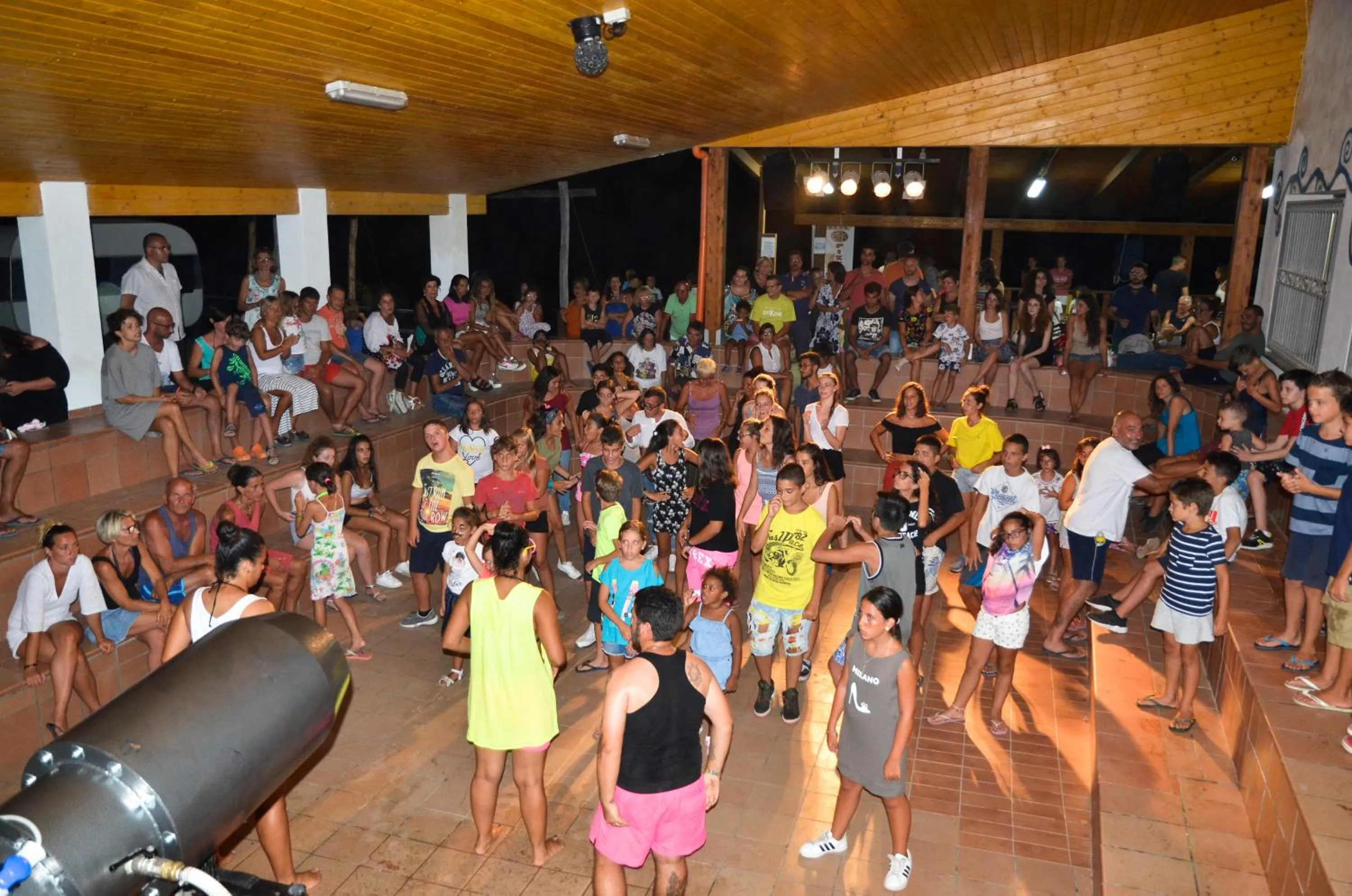 Evening entertainment in Villaggio Camping La Scogliera