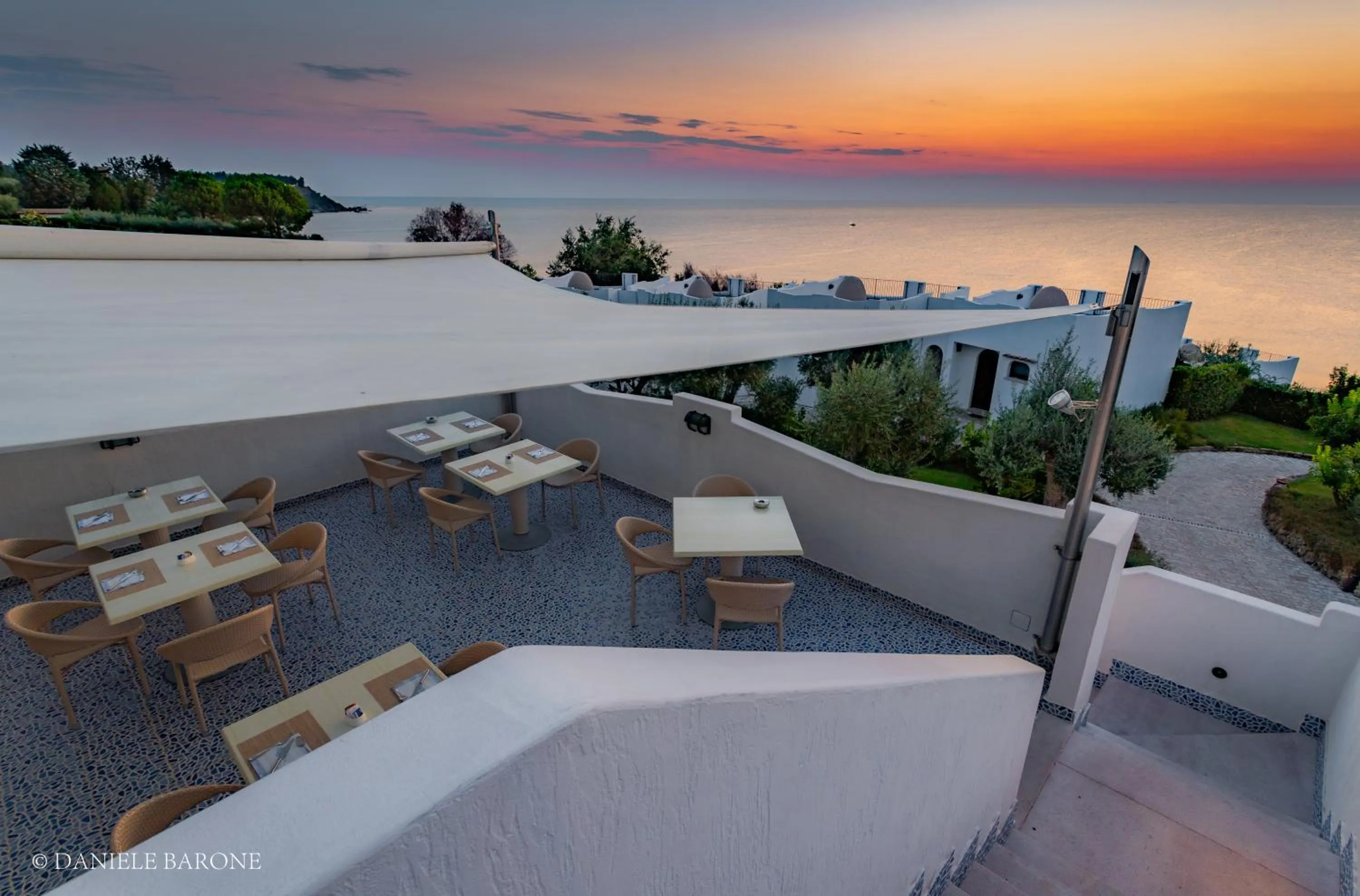 Restaurant/places to eat in Baia Delphis Resort