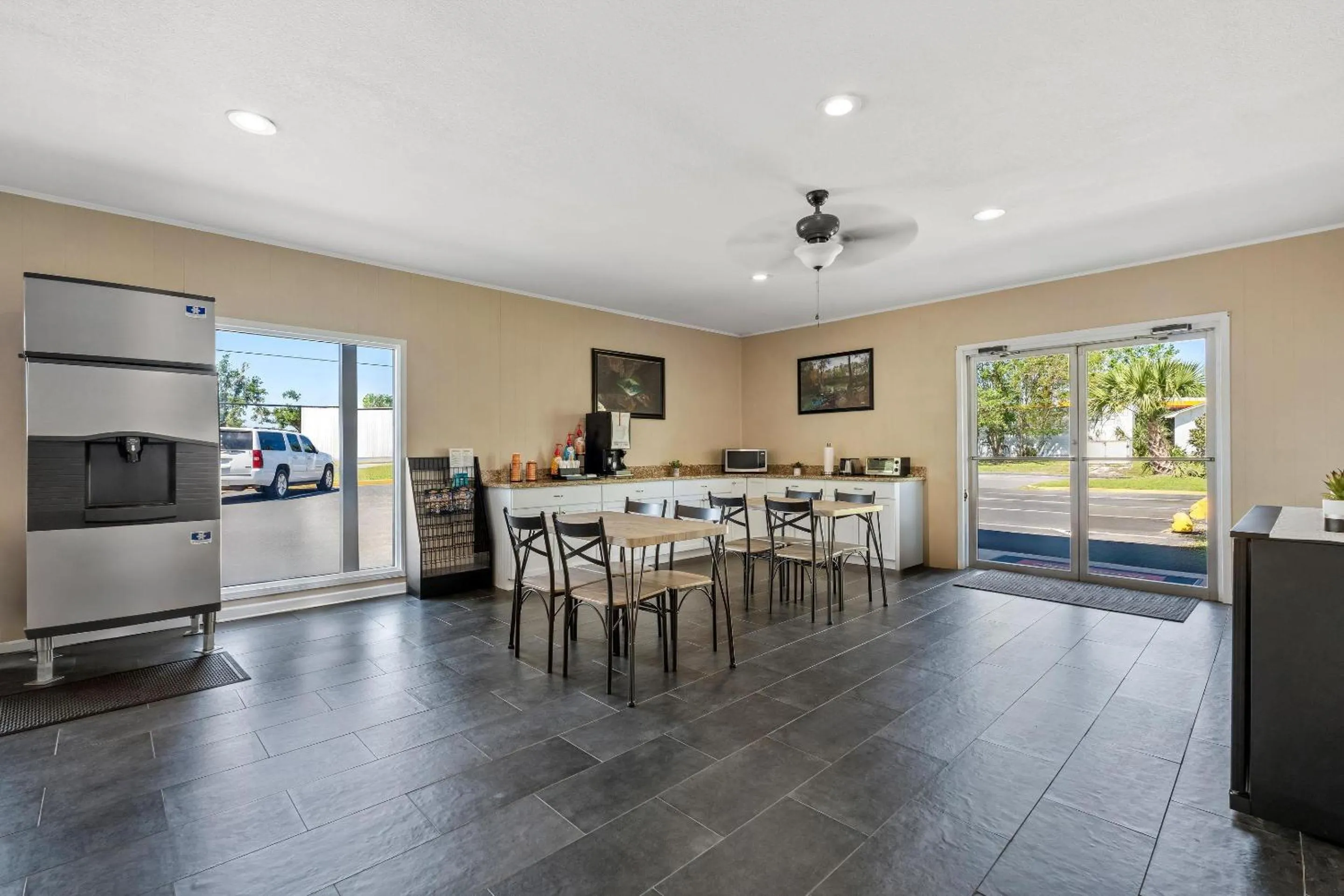 Breakfast in Econo Lodge