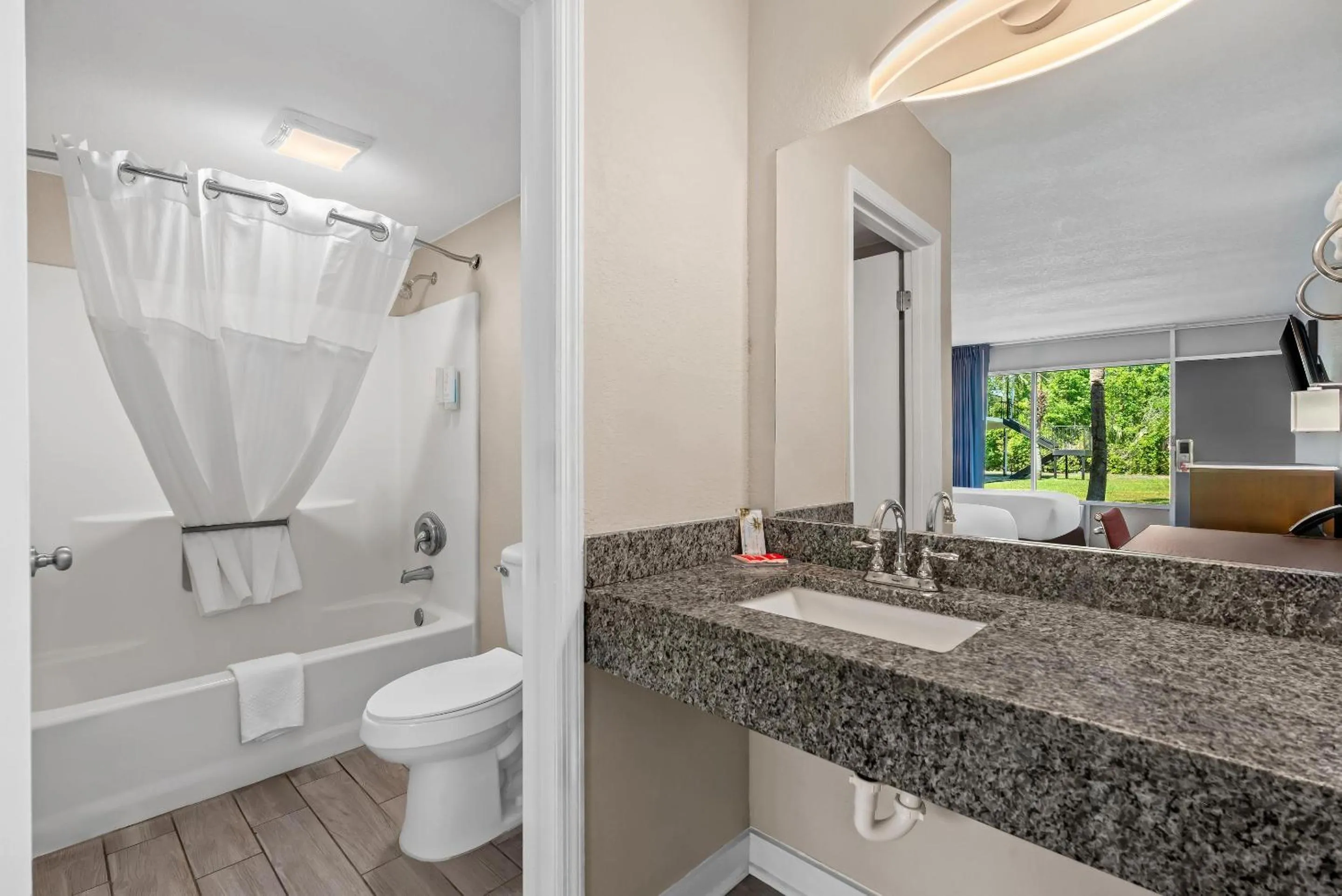 Bedroom in Econo Lodge