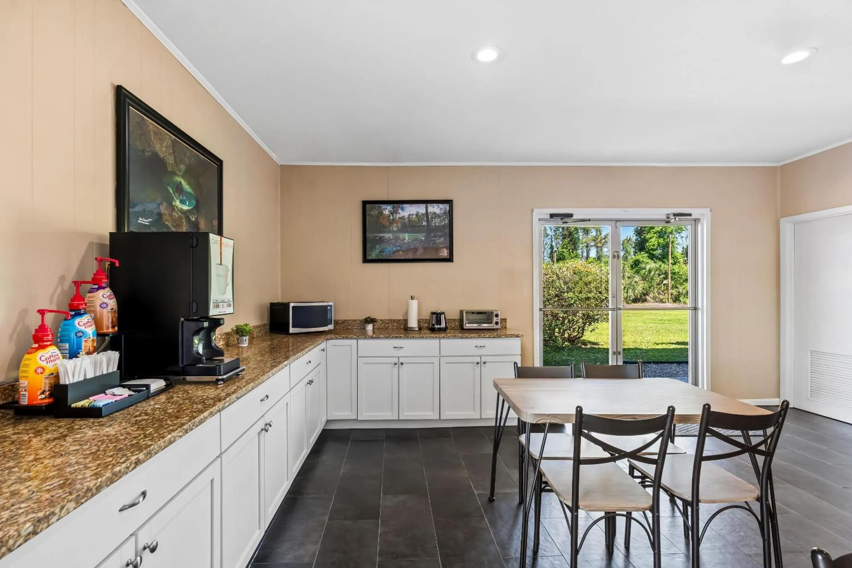 Breakfast in Econo Lodge