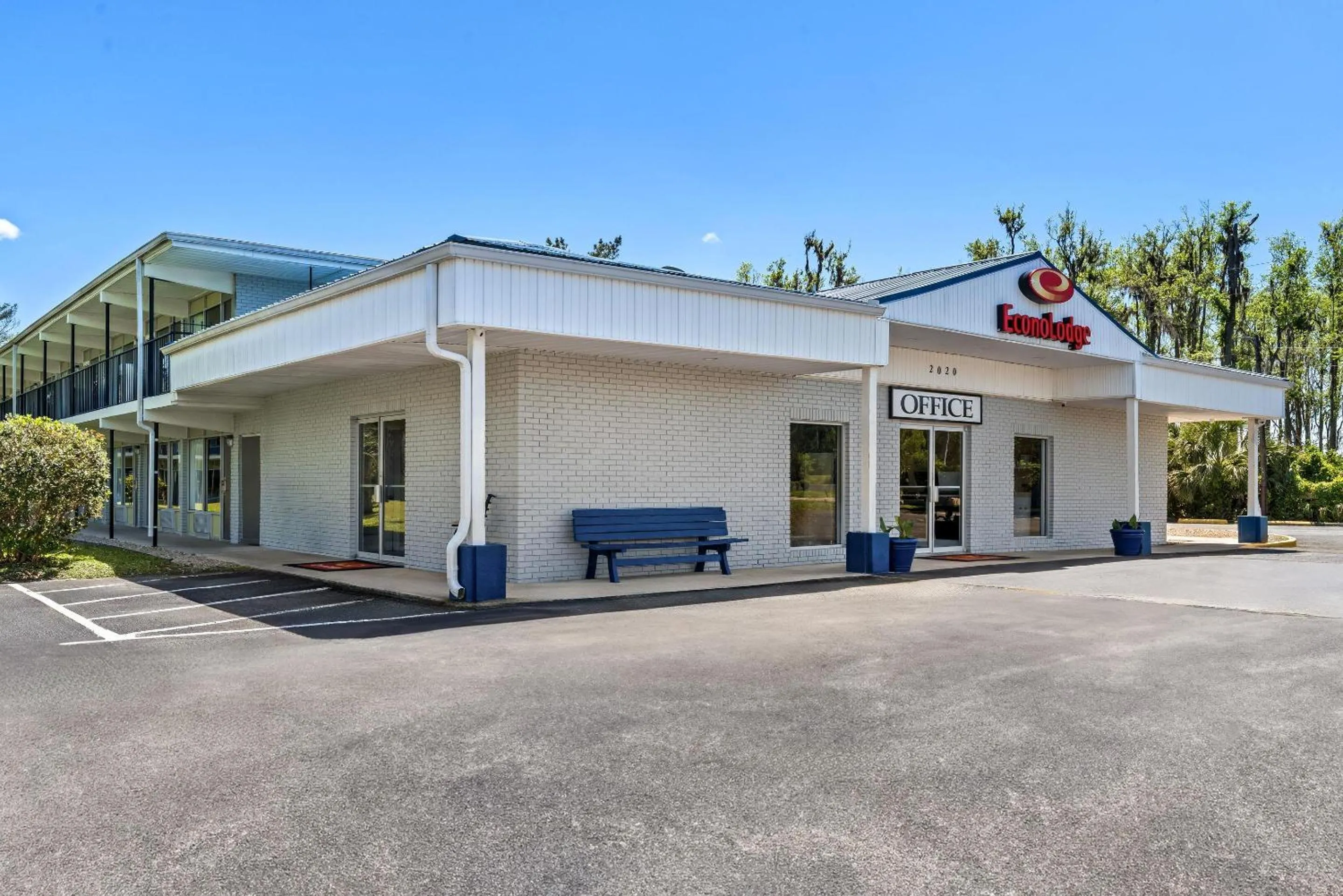 Property building in Econo Lodge