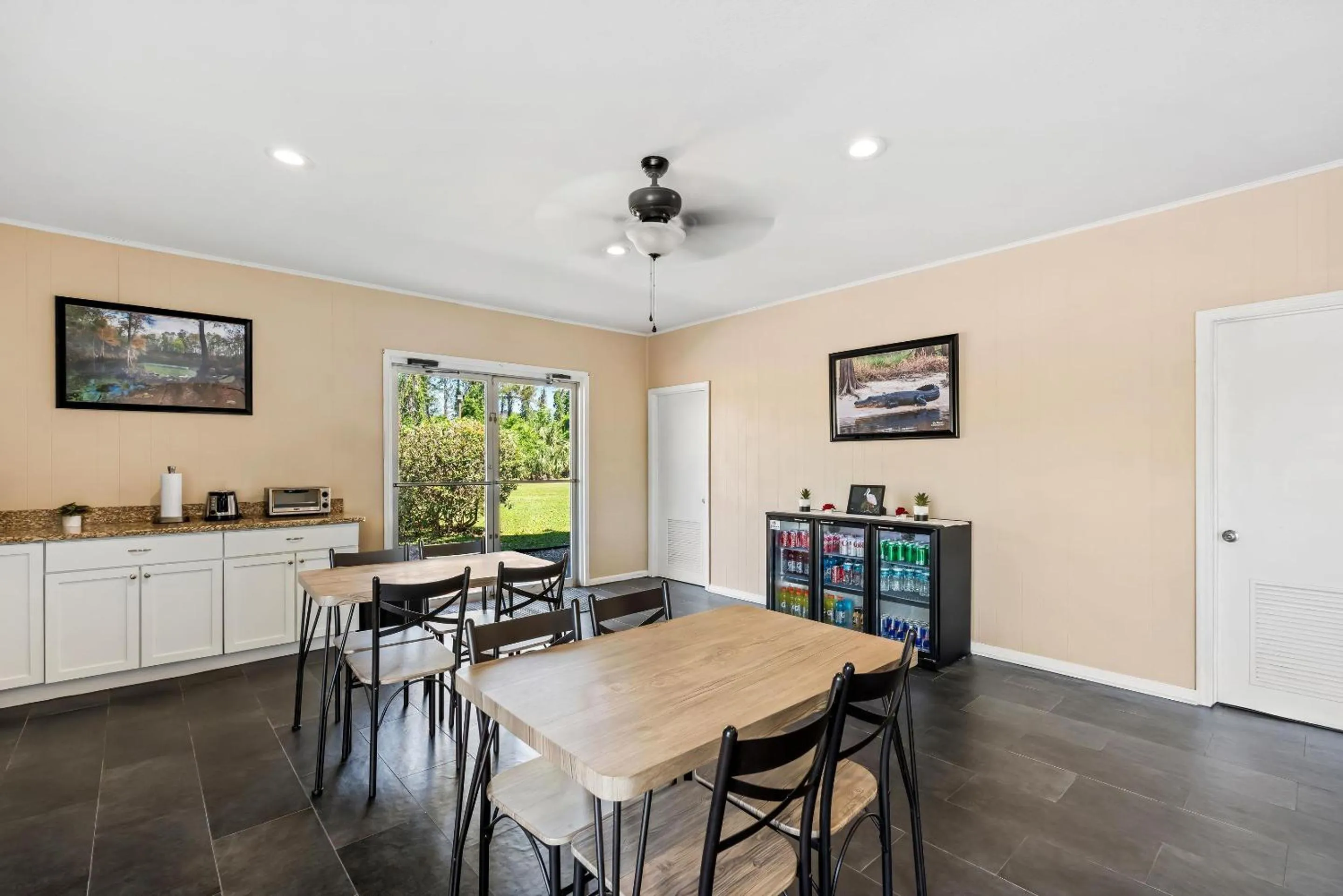 Breakfast in Econo Lodge