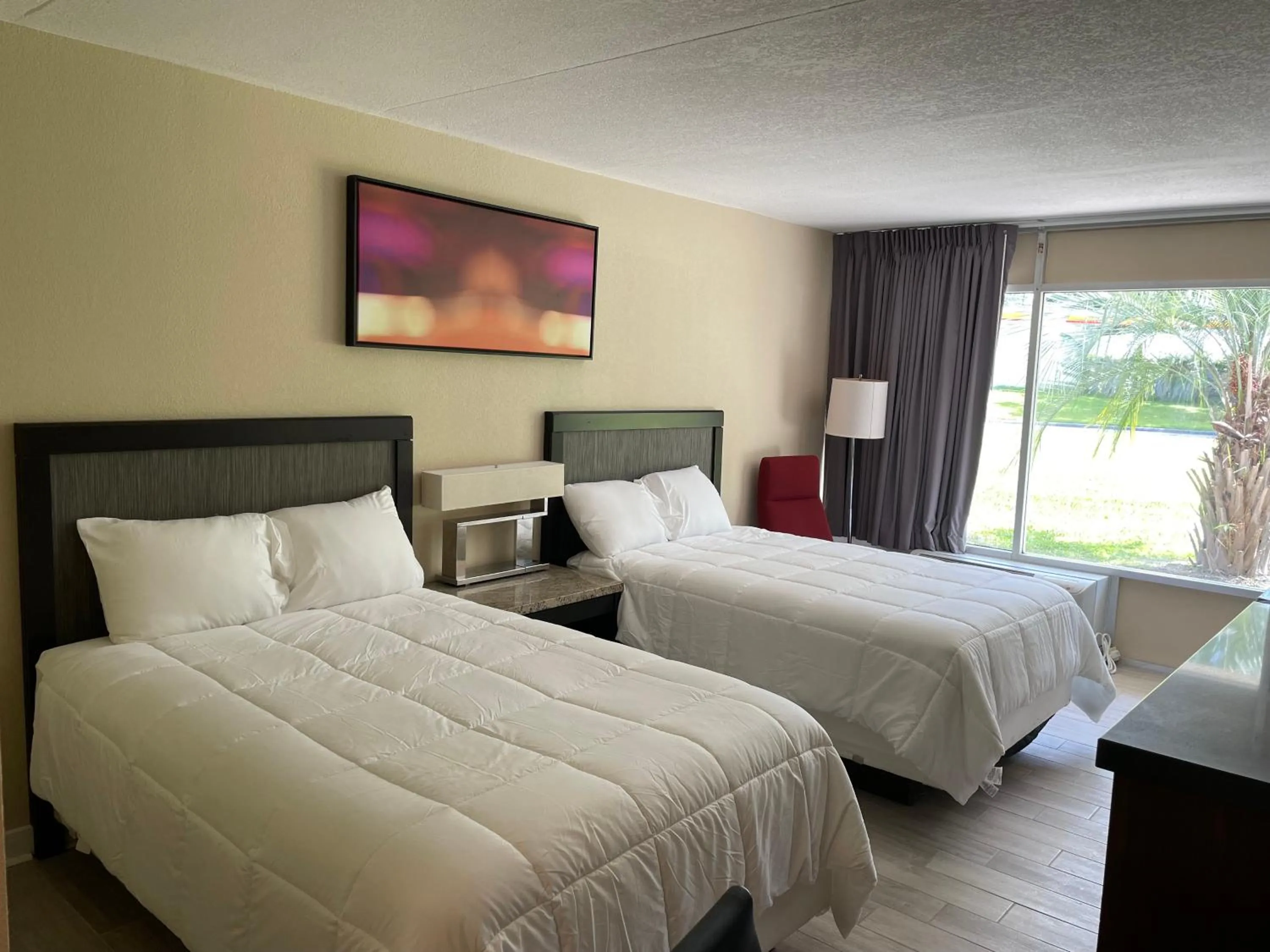 Bedroom in Econo Lodge