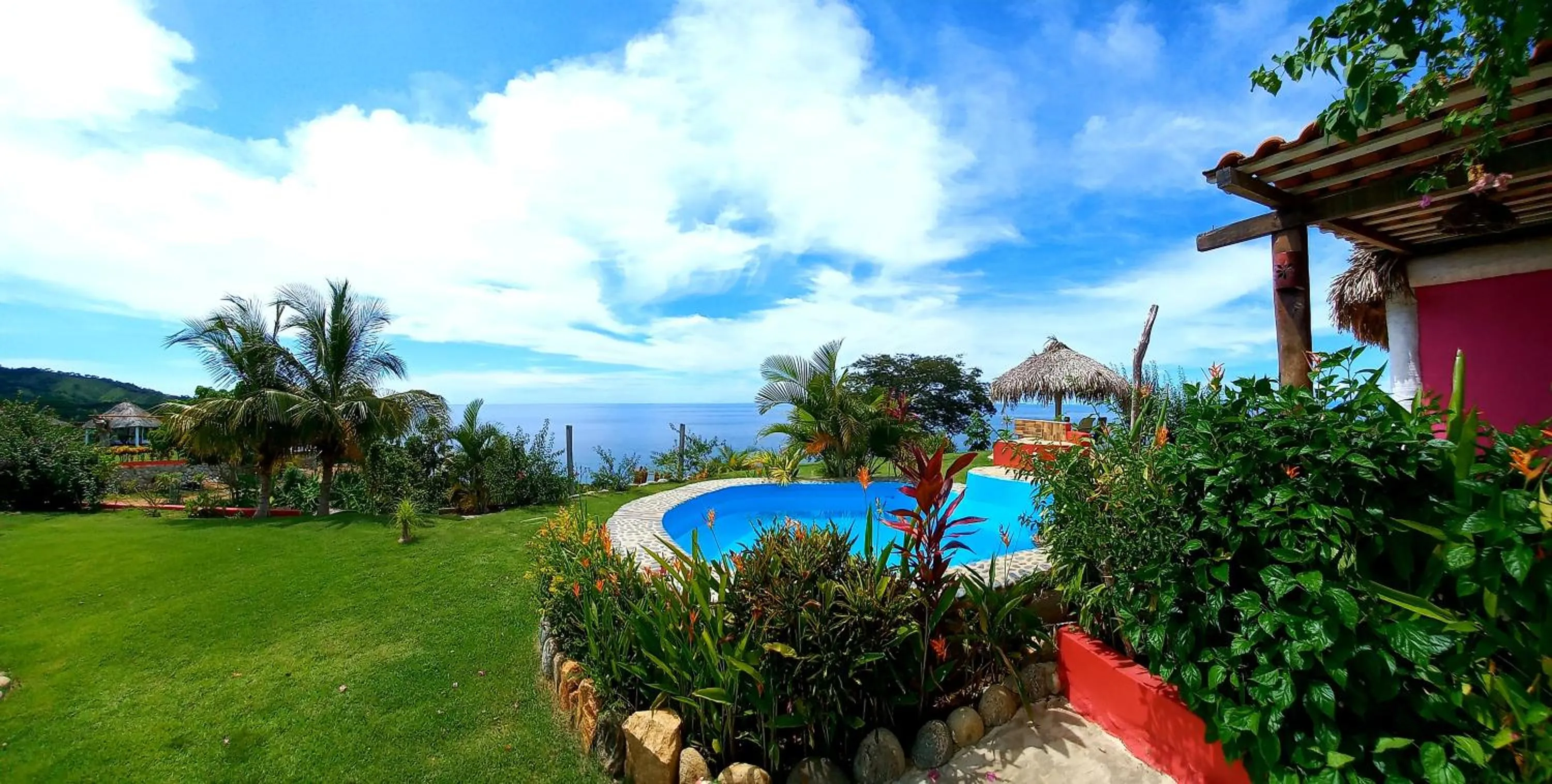 Swimming pool in Treasure by the Sea Resort - Happy Hill