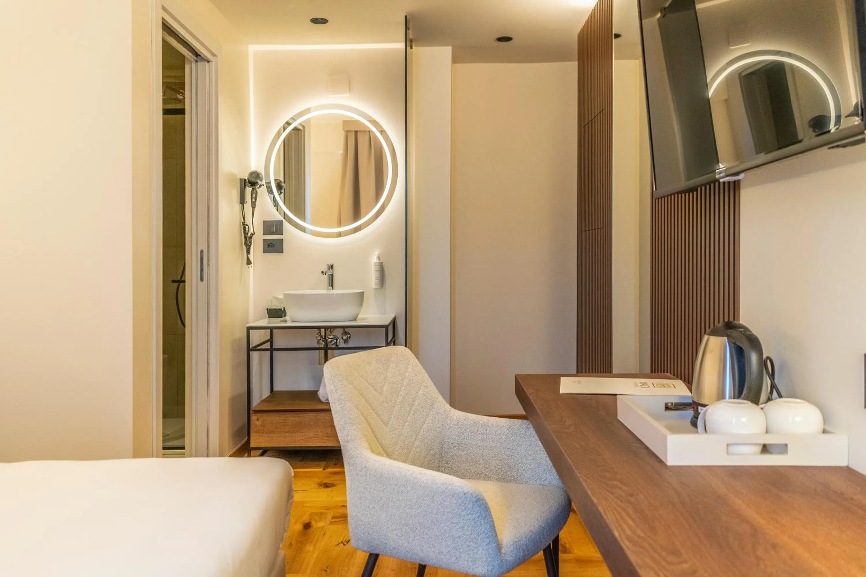 Photo of the whole room in Madi city Hotel