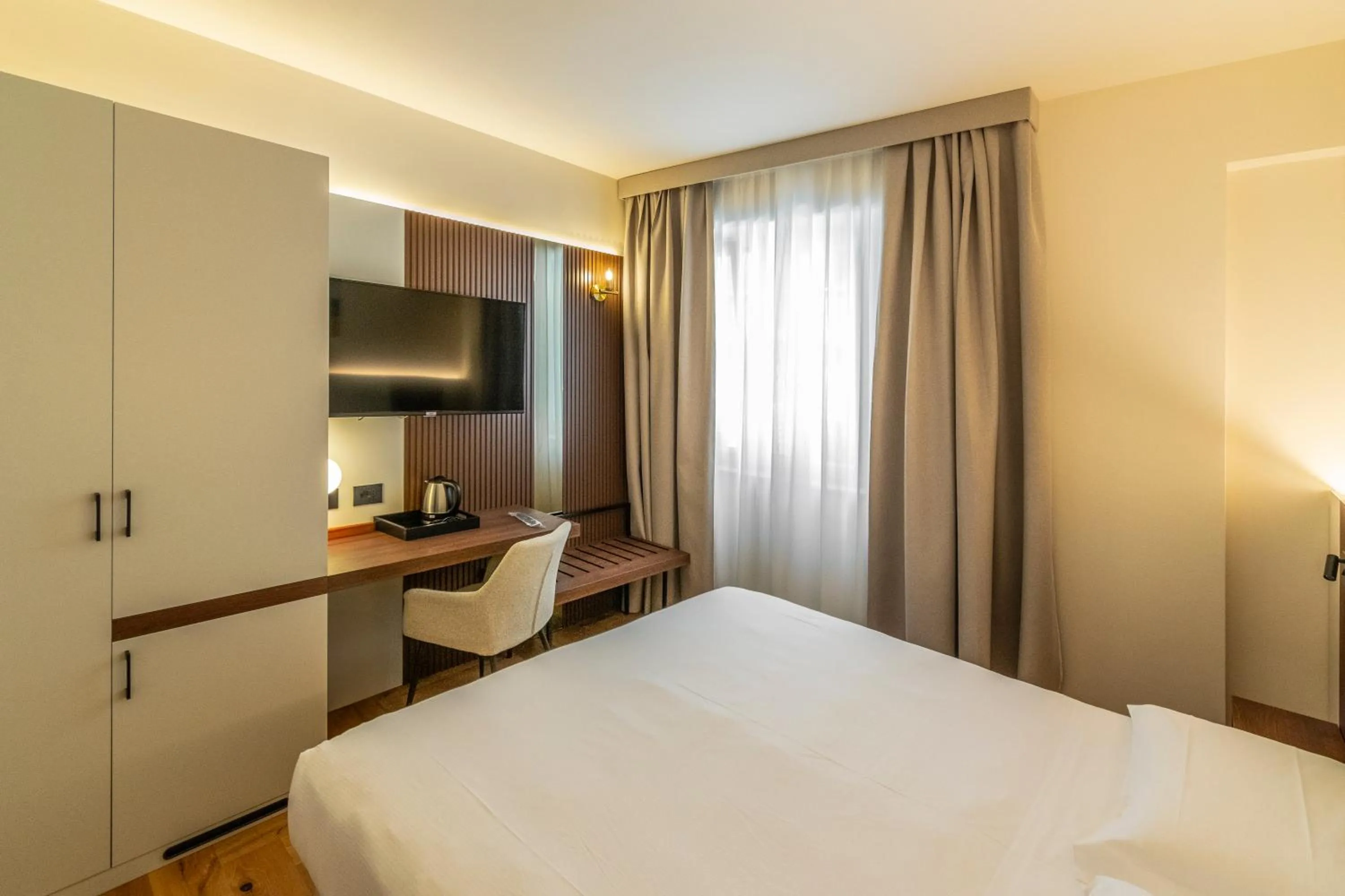 Bedroom, Bed in Madi city Hotel