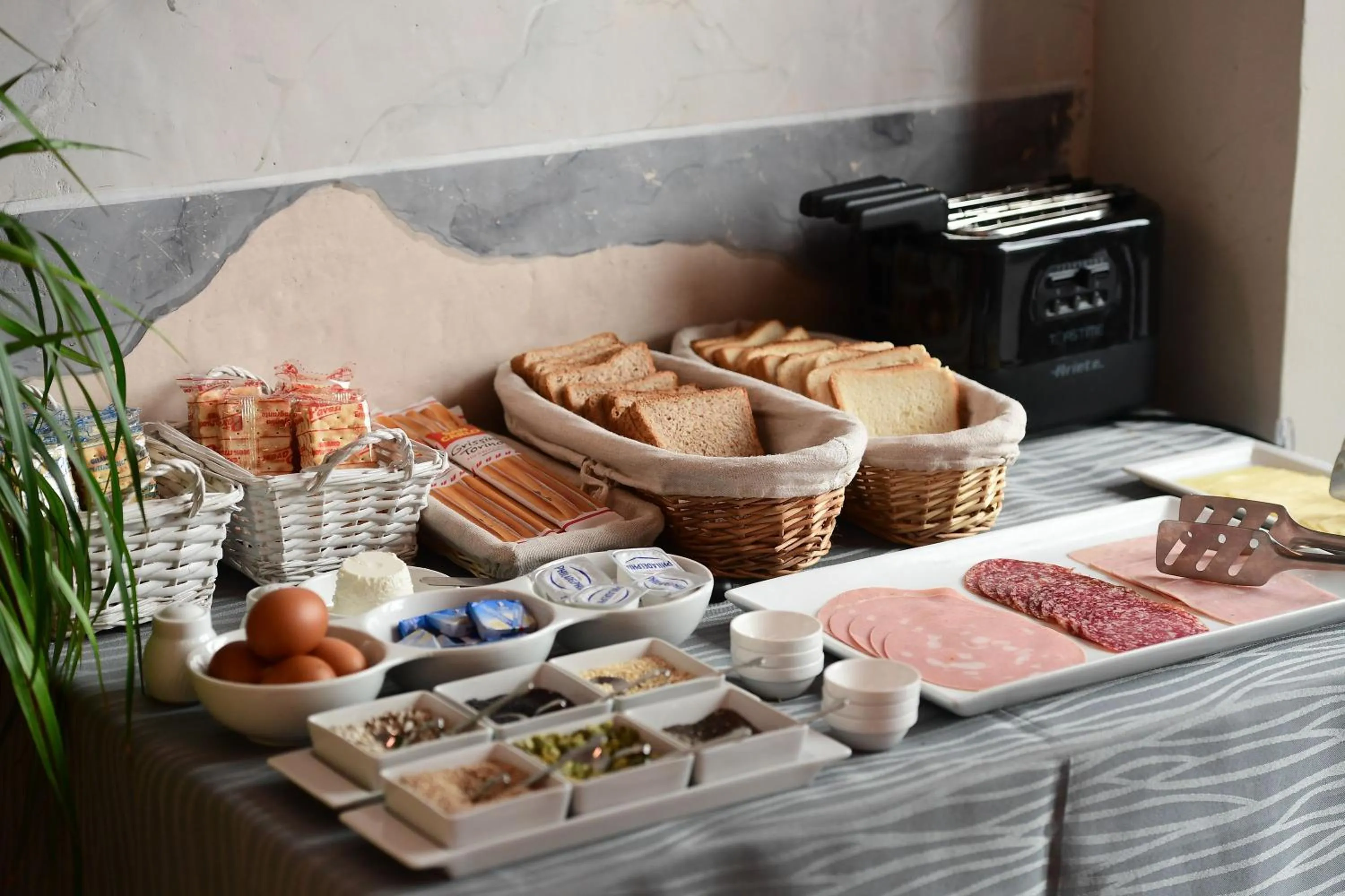 Buffet breakfast in Little Italy Hostel Ex Chiesa S Donato