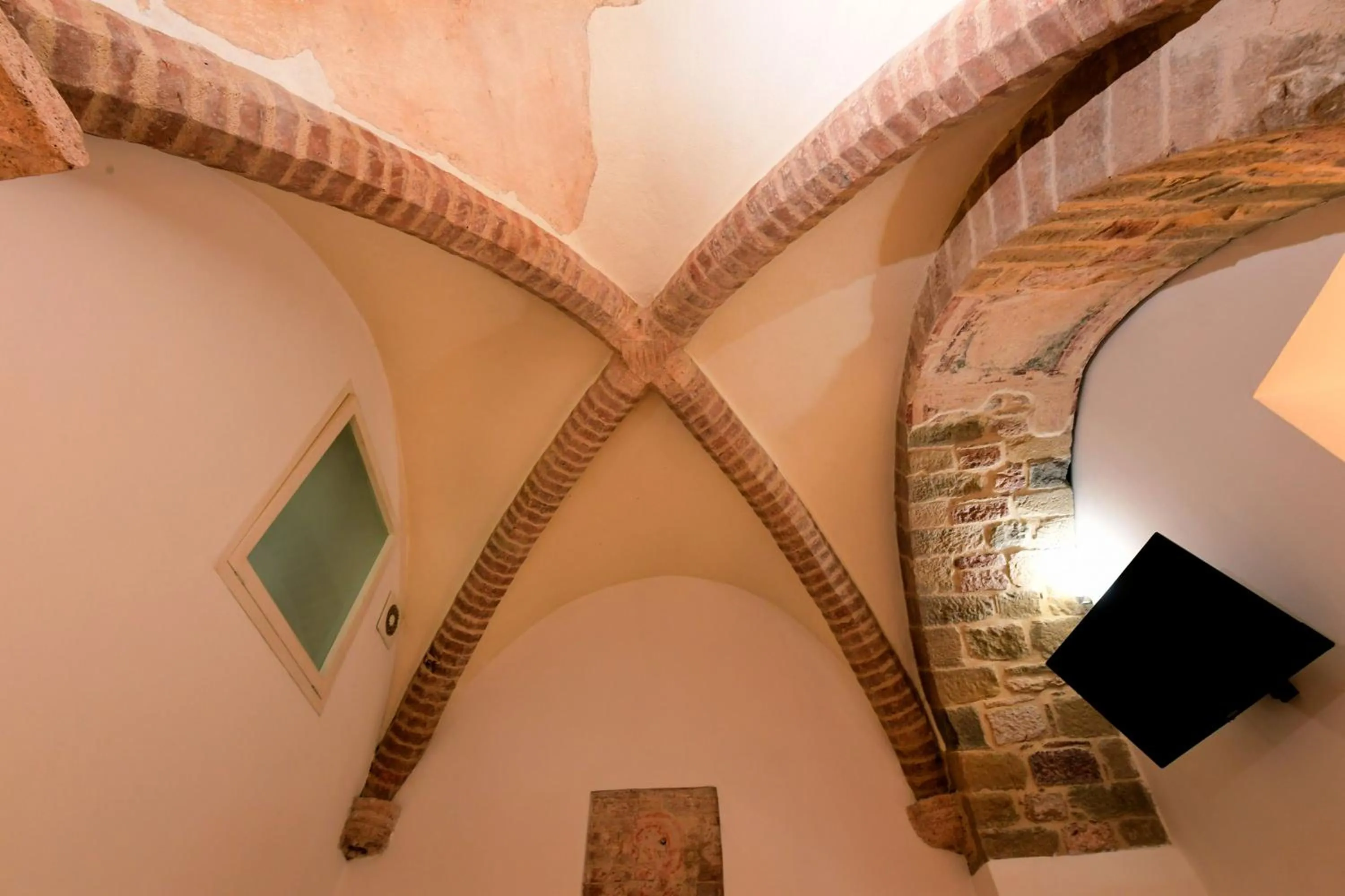 TV and multimedia in Little Italy Hostel Ex Chiesa S Donato